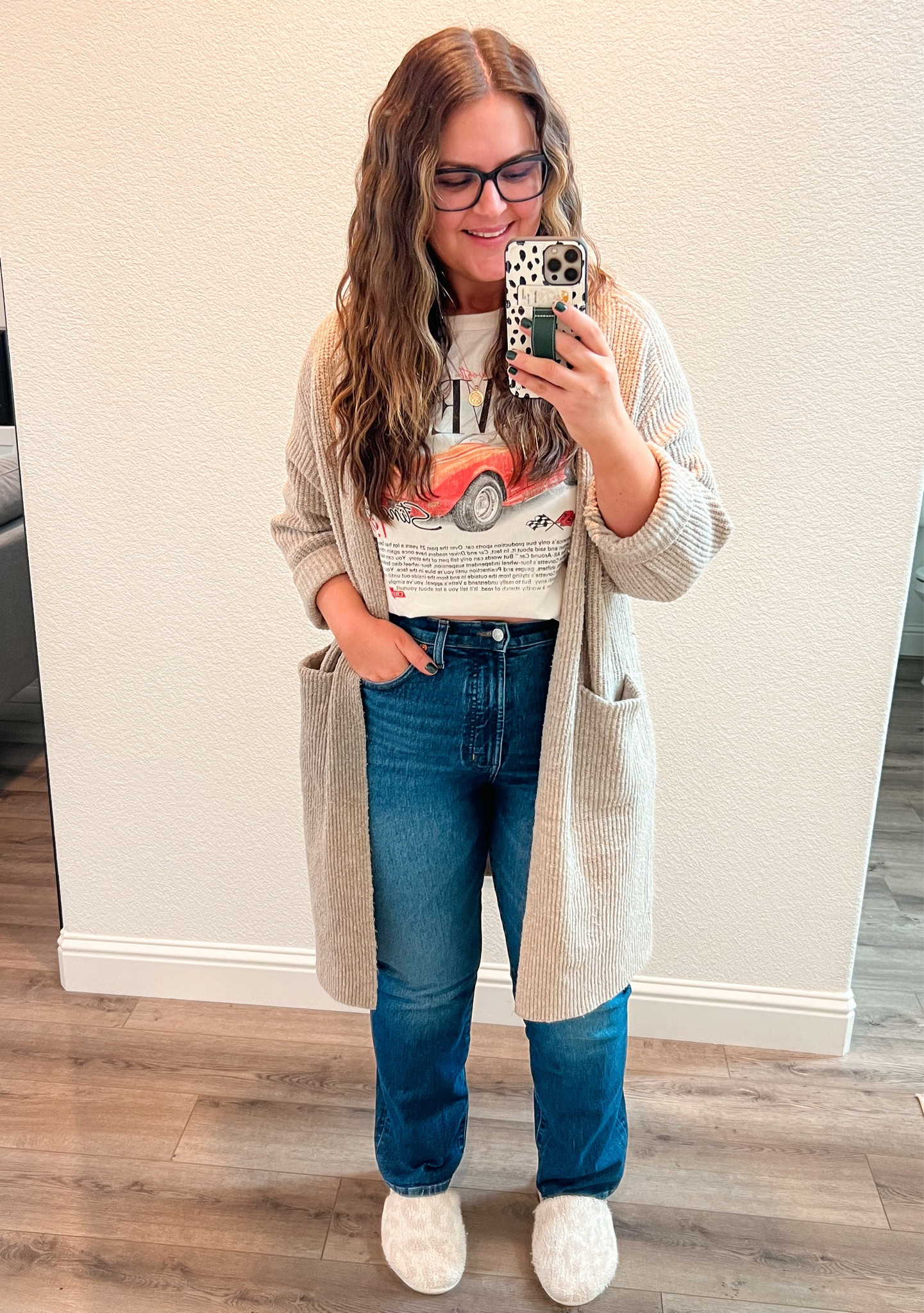 Easy weekend outfit, what I wore around the house, jeans, graphic tshirt 

Shirt, X-Large
Cardigan, x-large (need a large)
Jeans, 31

#LTKstyletip #LTKfindsunder50 #LTKmidsize