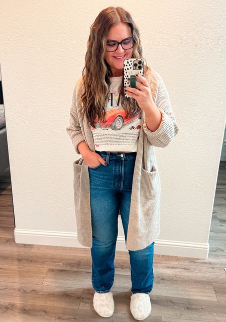 Easy weekend outfit, what I wore around the house, jeans, graphic tshirt 

Shirt, X-Large
Cardigan, x-large (need a large)
Jeans, 31

#LTKstyletip #LTKfindsunder50 #LTKmidsize
