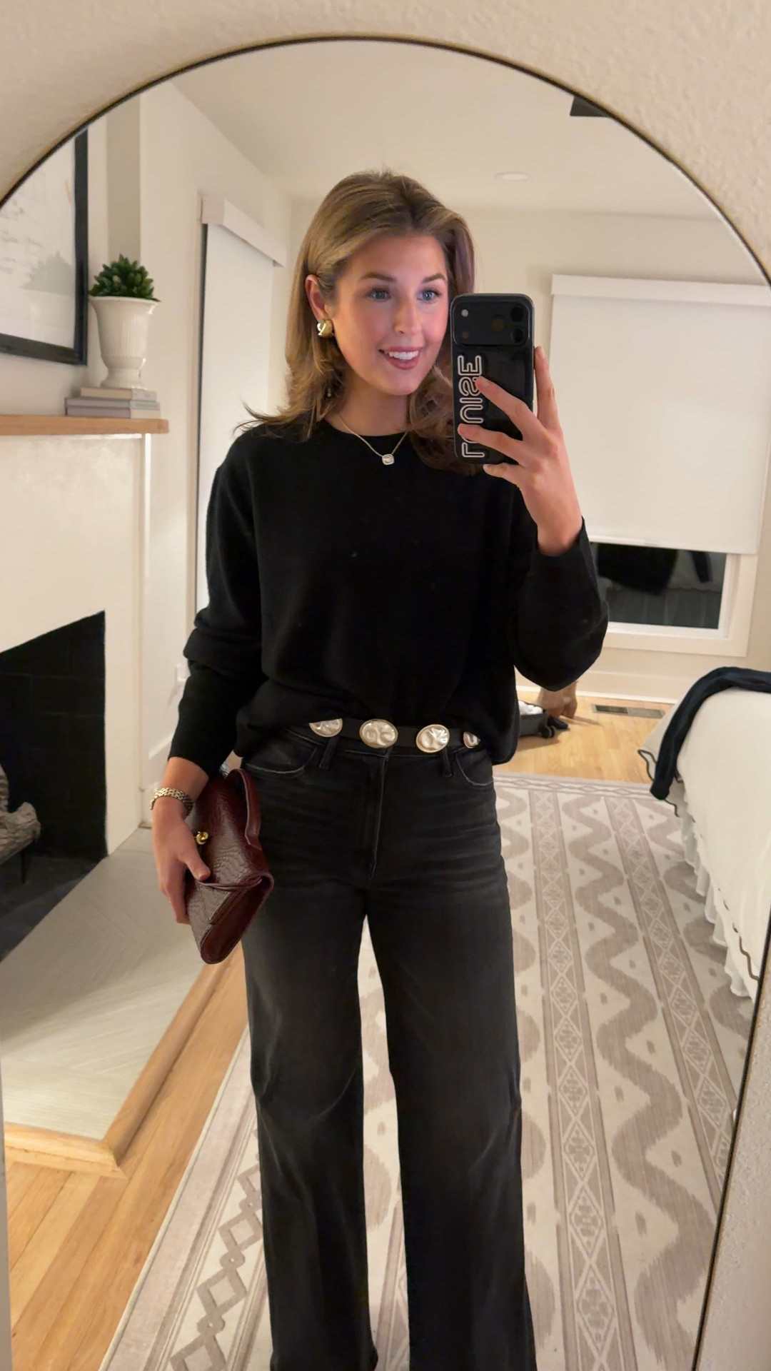 Friday OOTN! Wearing an XL in sweater (it’s Grants!) and 26 in jeans 

Date night // dinner date 
