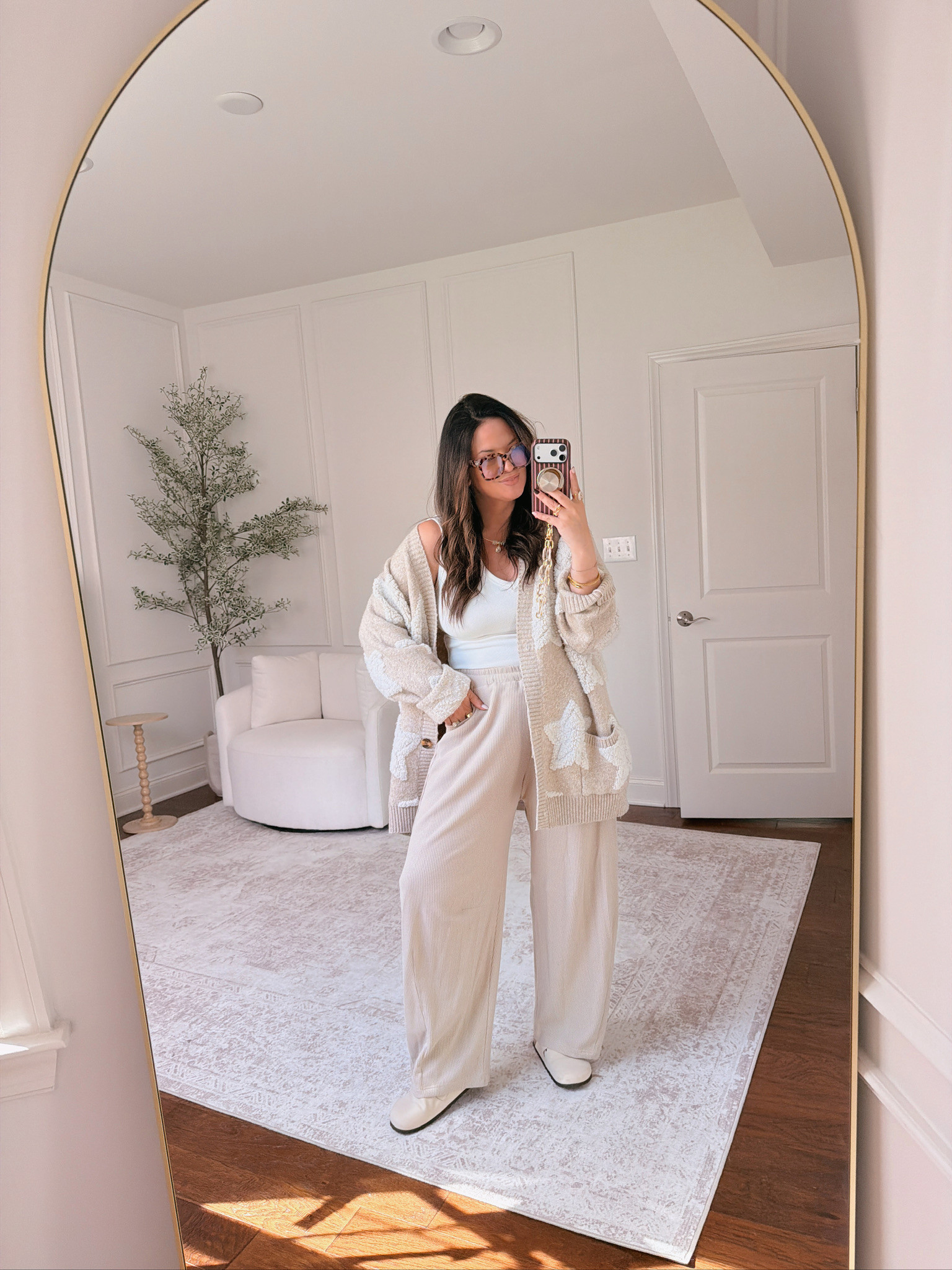 wearing a large in the top, XL in the bottoms

#LTKSeasonal #LTKMidsize