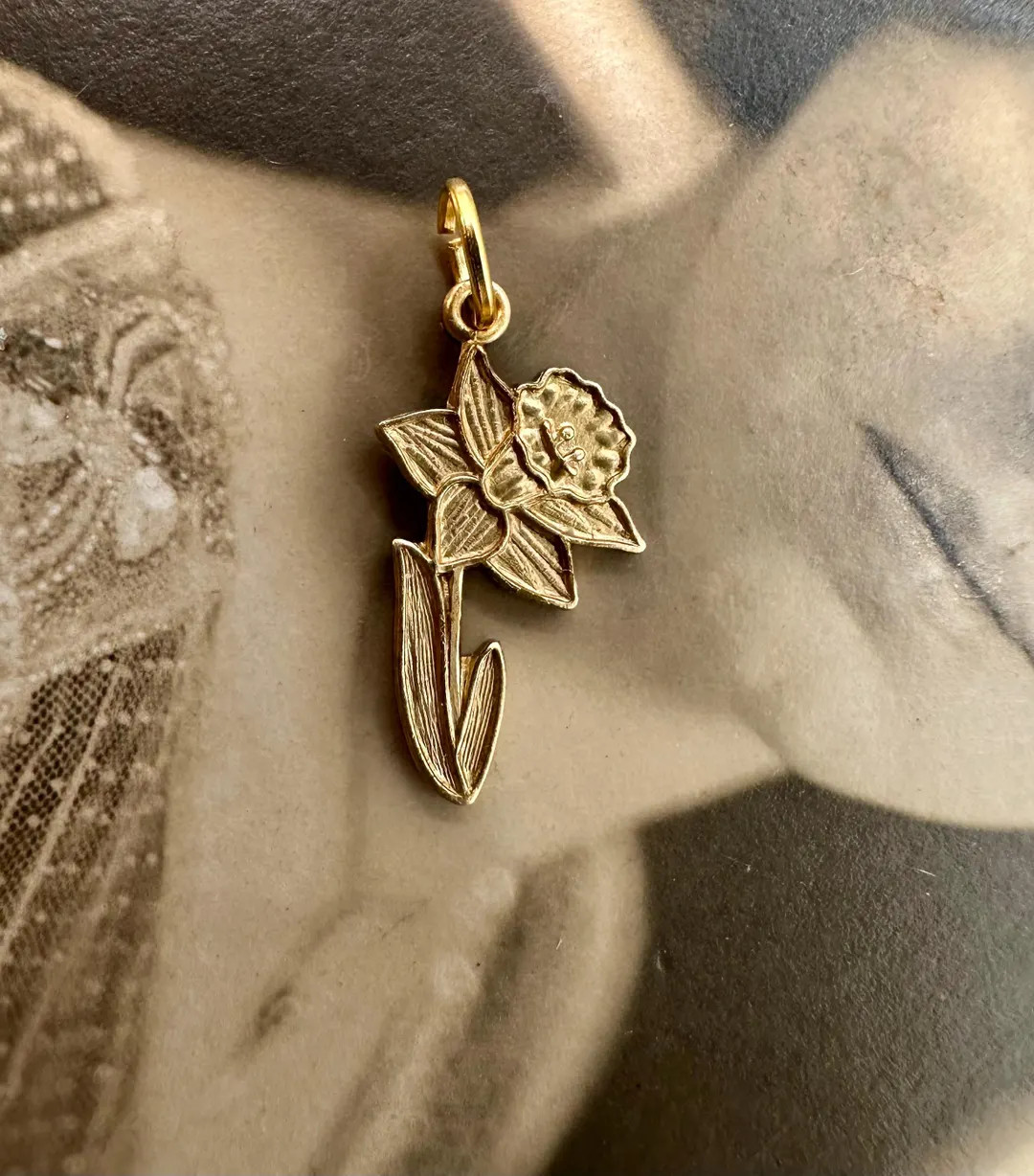 Vintage Victorian Style Raw Brass SPRING DAFFODIL FLOWER Charm for Necklace Pendant Earrings Gold... | Etsy (US)