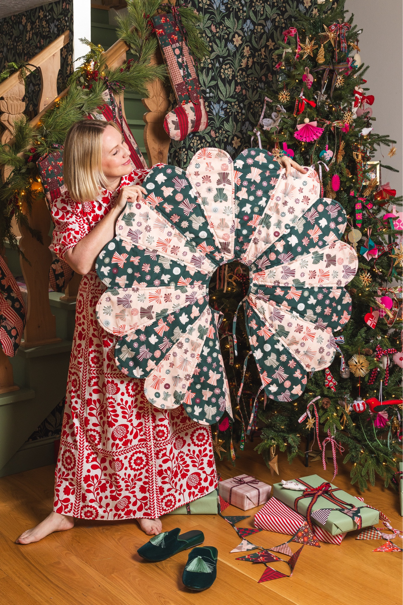 Tree skirt pattern & dress!

#LTKHome #LTKSeasonal #LTKHoliday