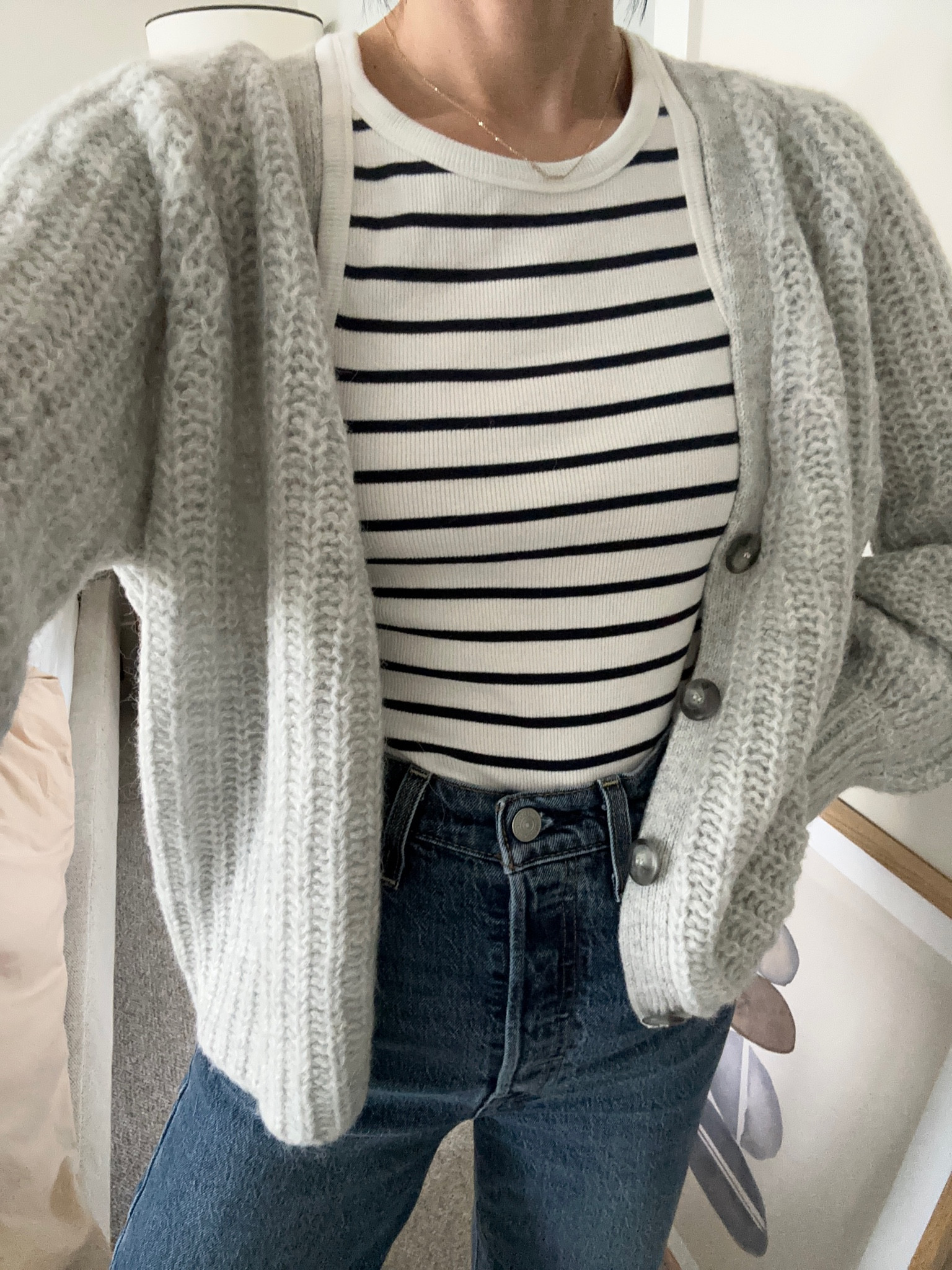 Cardigan: Sezane. Xs
Tank: Sezane xs
Jeans: Levi’s tts