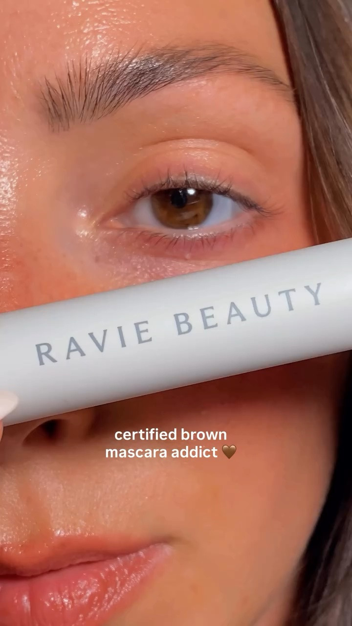 anyone else? 🤭🤎 loving this brown mascara from Ravie Beauty!! it’s such a rich chocolate brown and gives so much length and volume 🤌🏼 comment SHOP for the link xx 

#mascara #lashes brown mascara