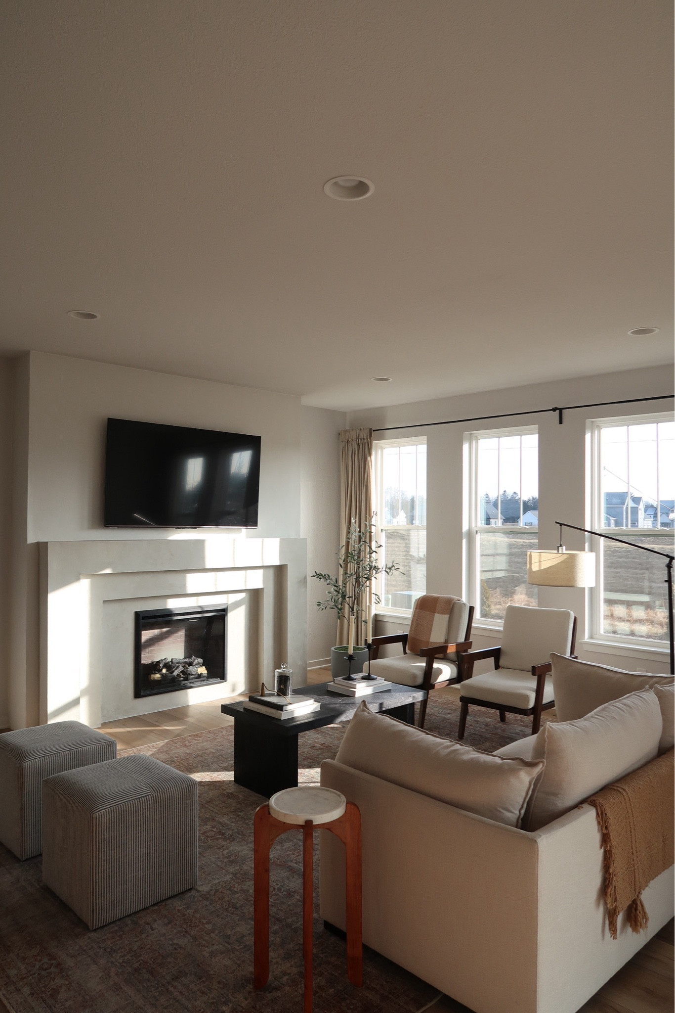 2024 living room refresh 🤍

#livingroom #livingroomdecor 

#LTKhome