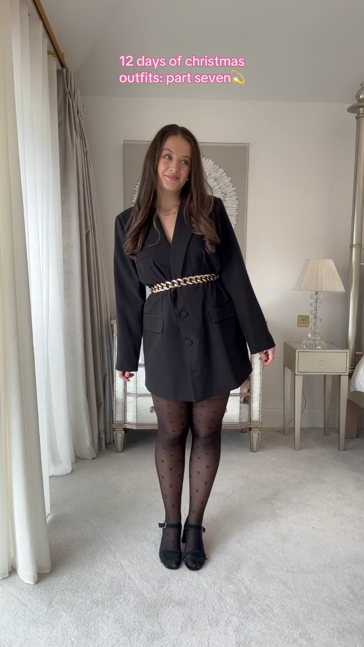 12 days of christmas outfits: part seven🖤 these chanel print tights are my fave🤭💫 #patternedtights #blackblazerdress #christmasoutfits #christmasdayoutfit #christmasoutfitinspo #blackoutfit #blackheels

#LTKpartywear #LTKwinter #LTKgrwm