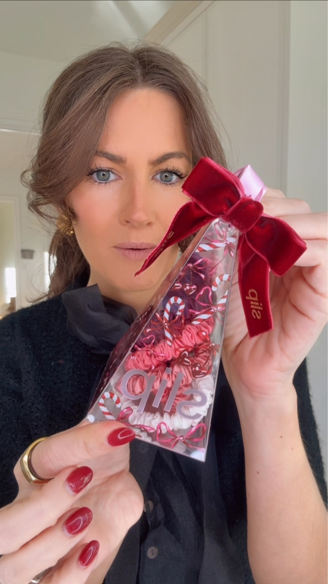 A roundup of my favorite beauty stocking stuffers from @nordstrombeauty, starting with these pure silk scrunchies! These are the only scrunchies I use because they’re so gentle on my hair and don’t cause breakage. ❤️

#NordstromPartner #NordstromBeauty #stockingstuffer 

#LTKHoliday #LTKCyberWeek #LTKGiftGuide