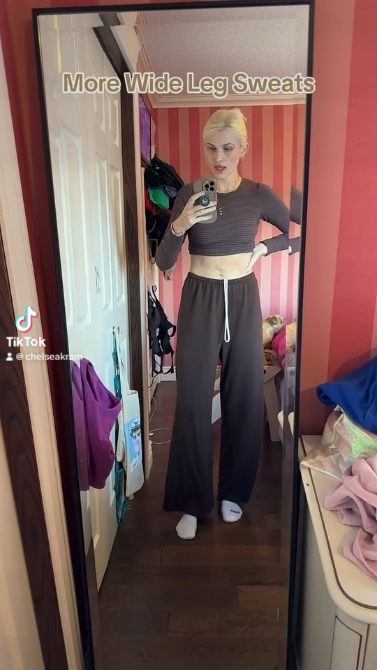 The brown version of my fave aerie wide leg sweatpants! These are excelllllent. #aerie #sweats #sweatpants #widelegpants 