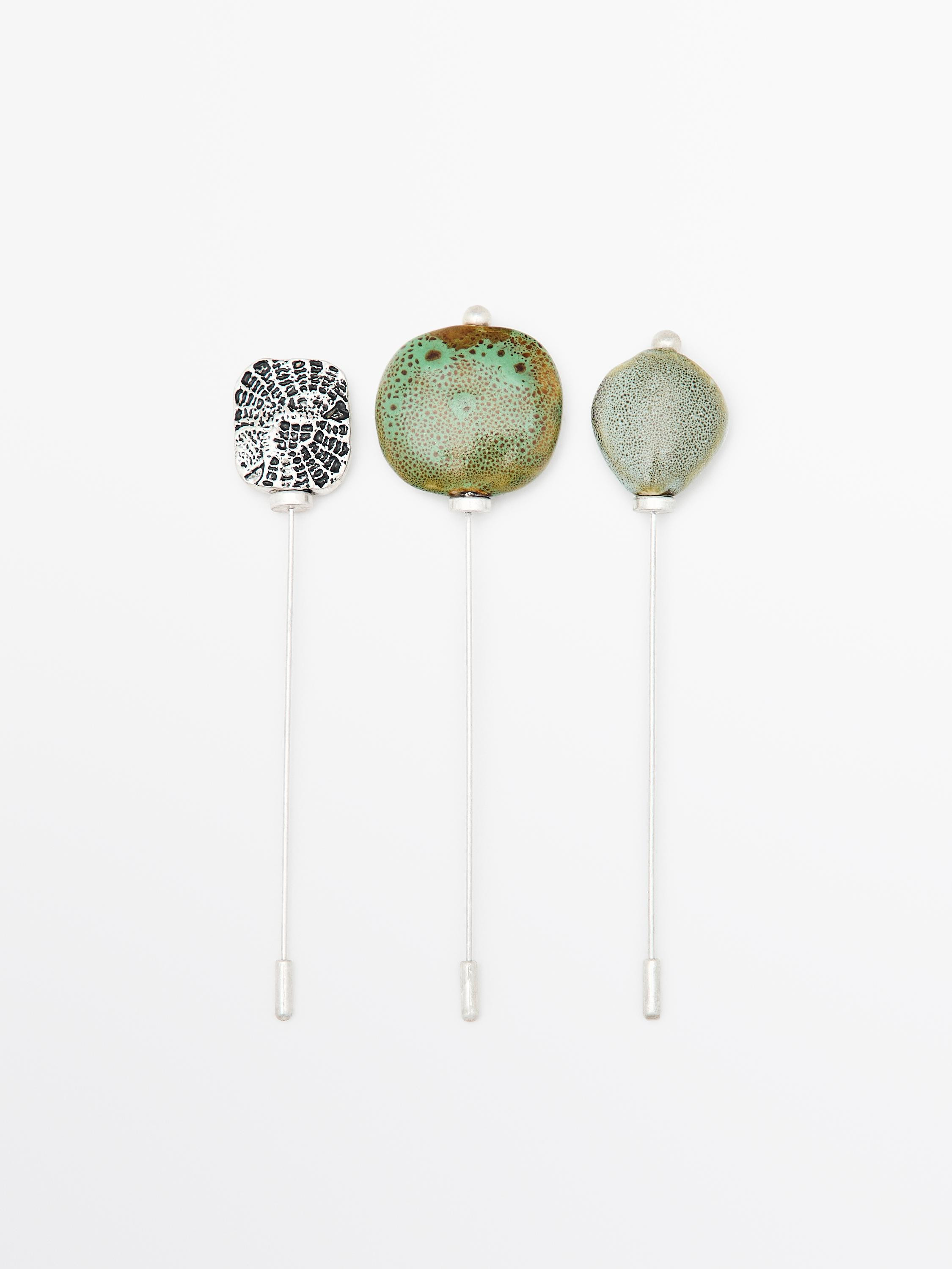 Brosche mit Keramikelement und texturisiertem Medaillon | Massimo Dutti DE