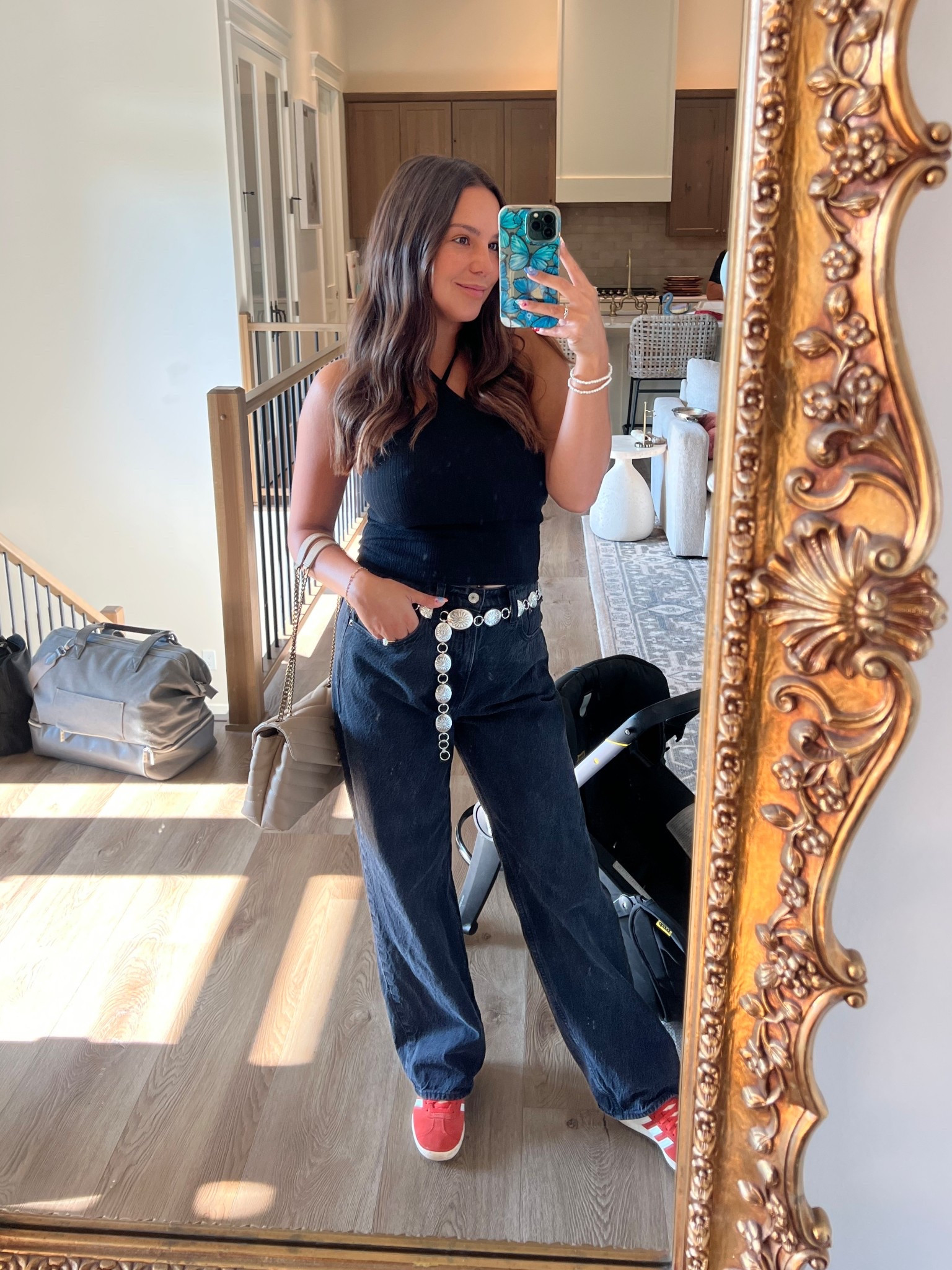 A day trip to Chicago 🖤 
Can’t get enough of Abercrombie jeans!! 

#LTKFindsUnder50 #LTKFindsUnder100 #LTKStyleTip