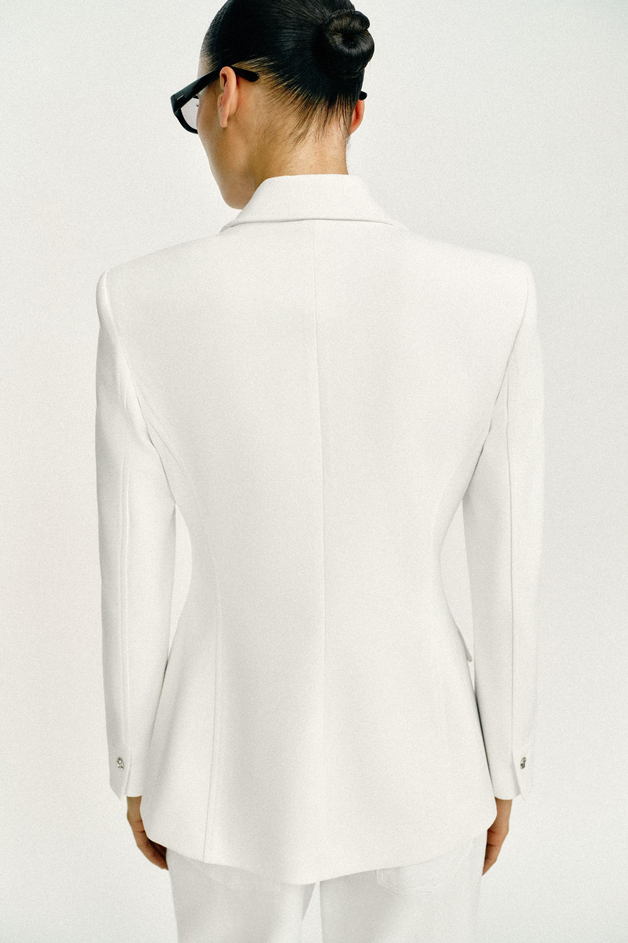 TAILLIERTER BLAZER MIT SCHULTERPOLSTERN | Zara DE
