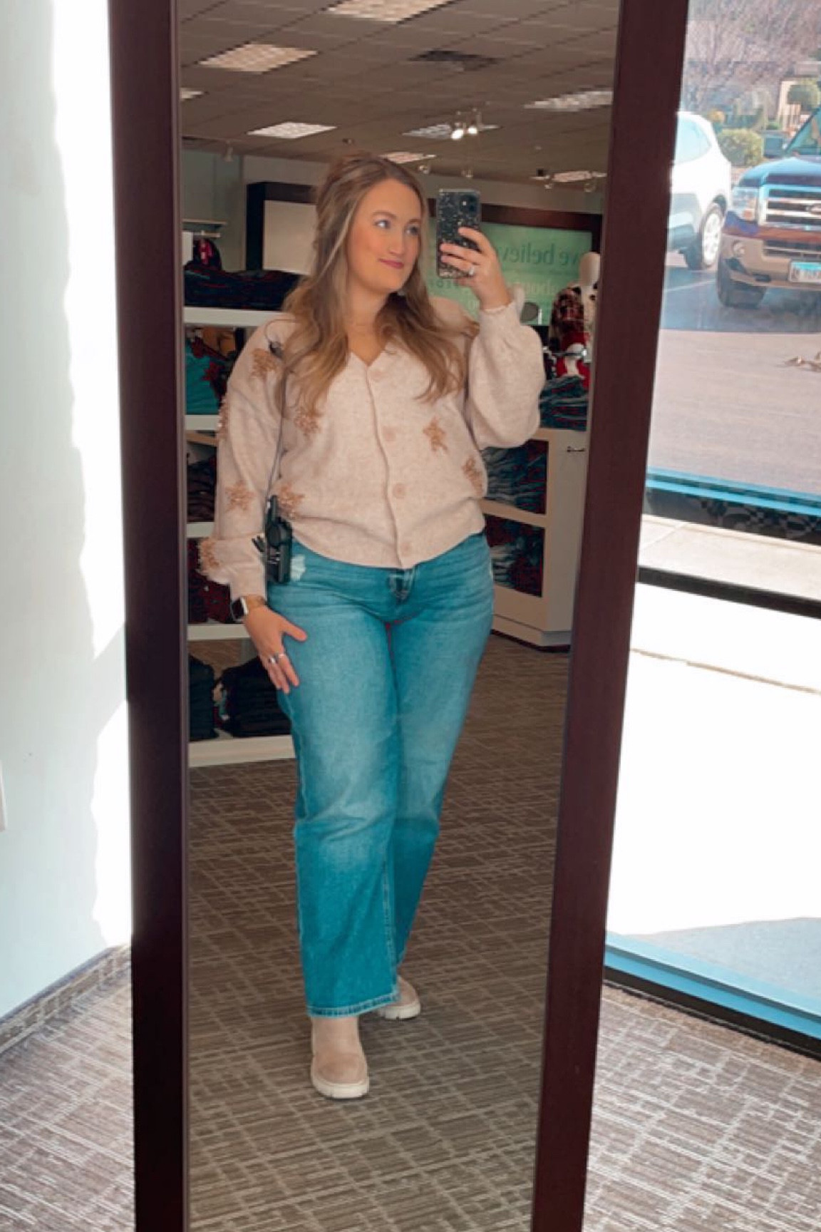 Tinsel star cardigan with wide leg vintage inspired jeans and neutral boots! 

#LTKmidsize #LTKHoliday #LTKparties