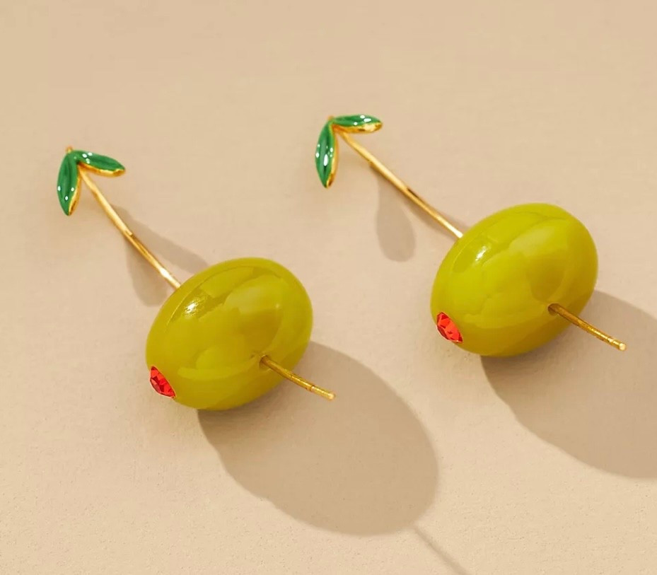 Martini Vibes 🍸🫒
… on sale! I saw a chic woman wearing these with a slick back pony and black sweater this week and needed them - luckily for me, they’re currently on sale 30% off!



#LTKFindsUnder50 #LTKHoliday #LTKSaleAlert