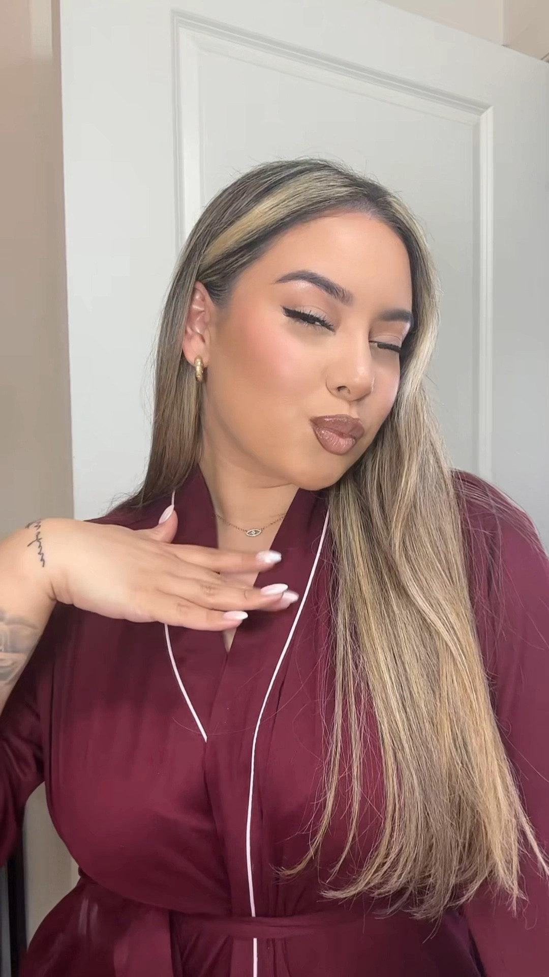 Today’s Makeup: 
Eyebrows: Dark Brown
Make Up Mario: Cool toned palette 
Estée Lauder - shade 3W1.5 Fawn
Concealer: Too Faced - Vanilla & Hour Glass - Oat 
Blush: Rare Beauty - Bliss
Bronzer: Saie - Swim
Setting Powder: Pound cake 
Charlotte Tilbury Compact pressed powder: Medium
Bronzer Powder: LYS Harmony 
Too Faced Blush: Candy Clouds


#LTKBeauty #LTKFindsUnder100