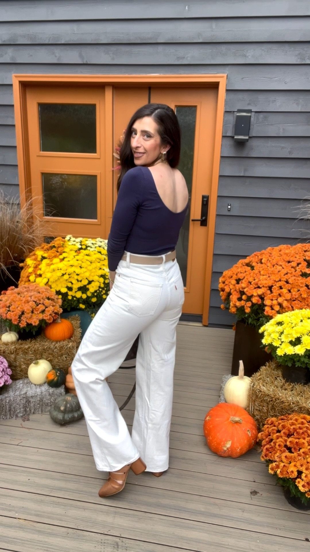 Saturday night, date night…who even am I?!

Shop this look in my @shop.ltk or c0mment SATURDAY for DM

#saturdaynightfit #datenight #falldate #cincyinfall #fallincincinnati #octoberdatenight #levis #highlowfashion #stephstyle101 #cincycreators 
