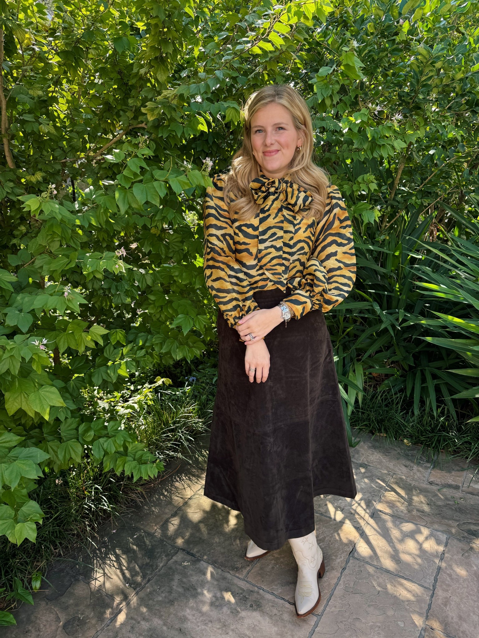 Animal print blouse
Suede skirt 
Cowboy boots

Top code: marysanford15