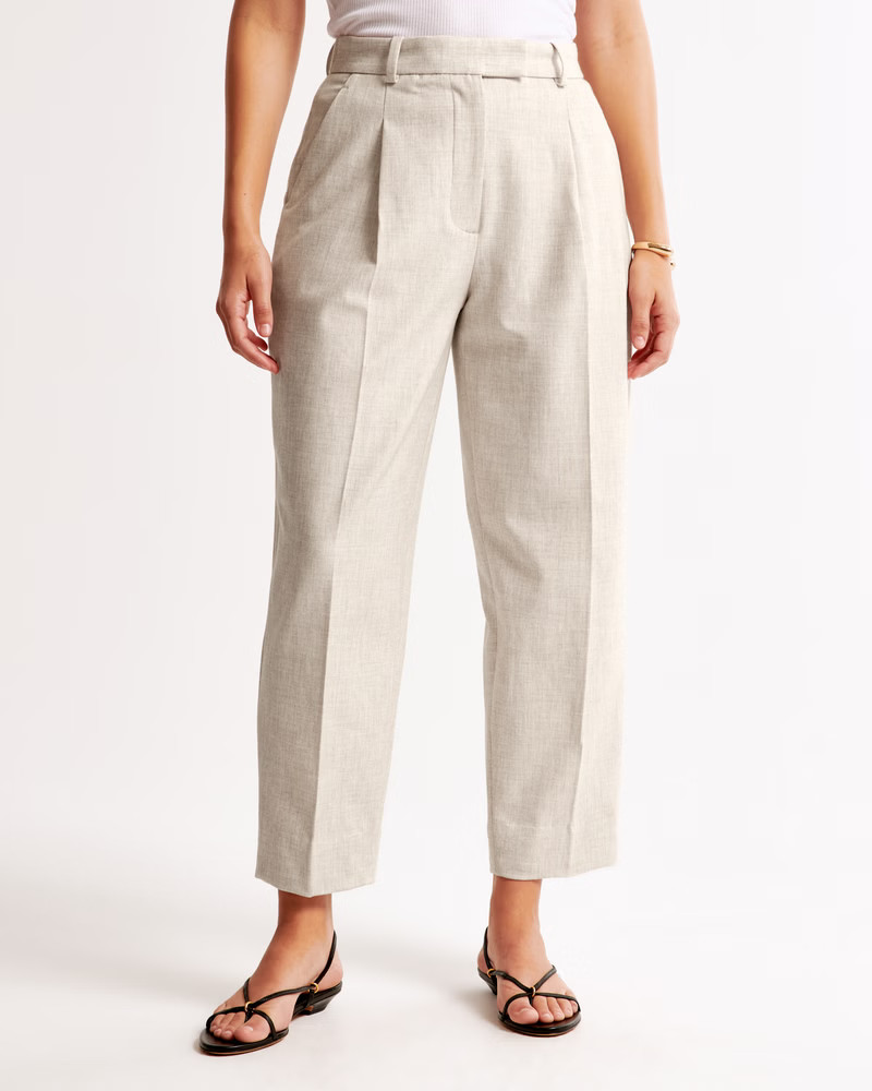 Women's Curve Love Ankle Grazing Tapered Tailored Pant | Women's Bottoms | Abercrombie.com | Abercrombie & Fitch (UK & DE)