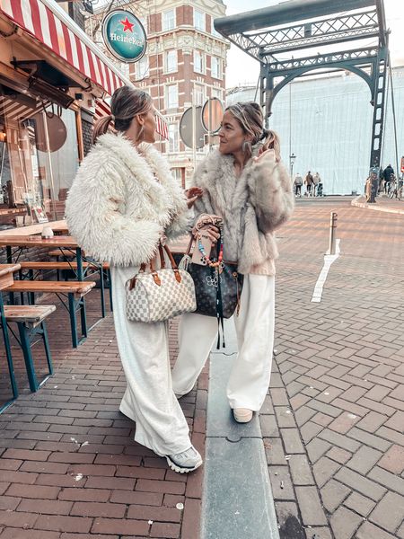Day 4/31 get winter ready with us. All about coats. How we style our coats 💕💕💕💕 a lil round up for some 'how we style' our coats. 🧸🧸 and girls we wear all oversized ❤️❤️❤️❤️ #LTKGift #grwm #getreadywitus #getreadywithme

#oversized #coats #coat #boohoo #prettylittlething #fluffycoat #fauxfur #fauxfurcoat 

#LTKSeasonal #LTKstyletip #LTKHoliday