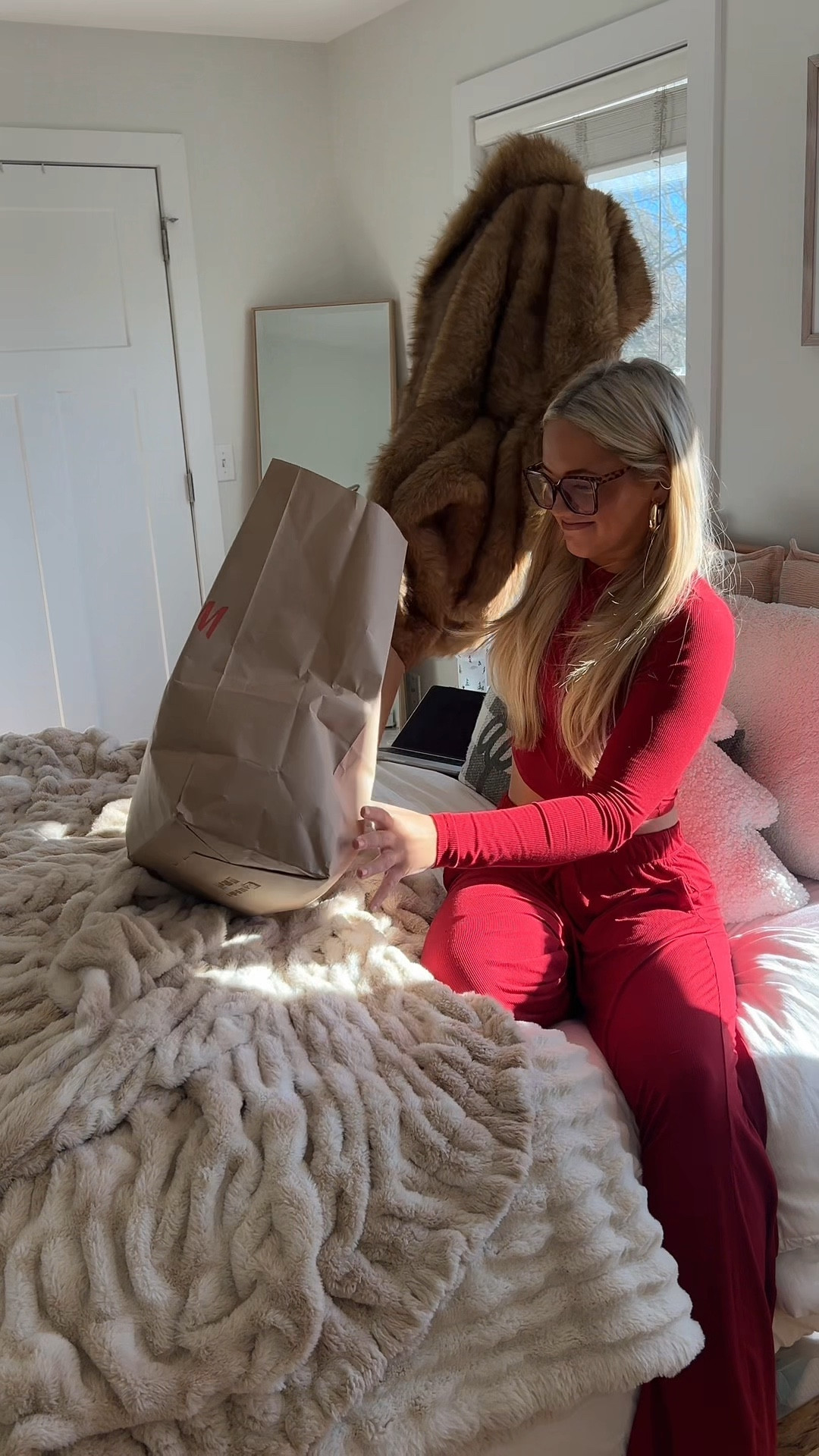 fur coat of my dreams 

#LTKHoliday #LTKCyberWeek #LTKGiftGuide