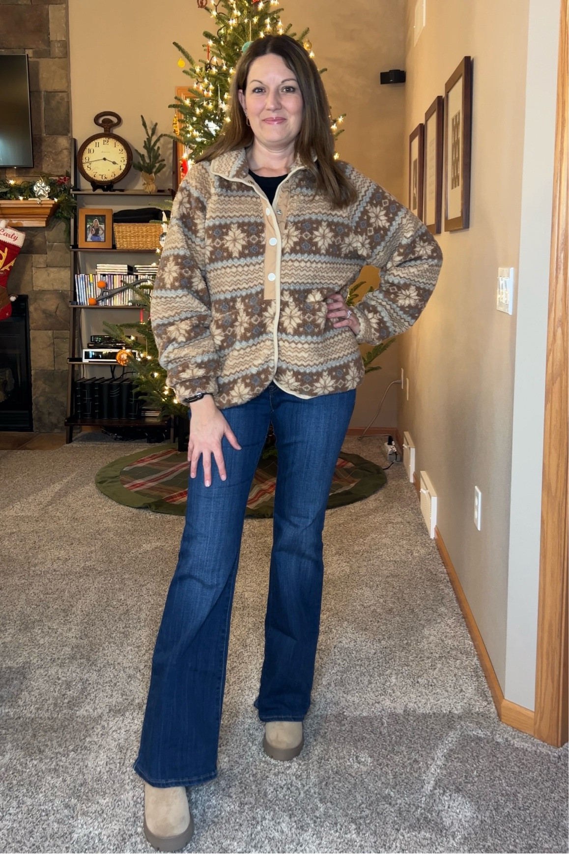 I’m doing 25 outfits in 25 days as we countdown to Christmas!

This is look #7!! 19 days until Christmas! 

Fleece- tts, in size S 
Jeans - sized up 1 
Shoes - tts






#LTKSeasonal #LTKOver40 #LTKHoliday