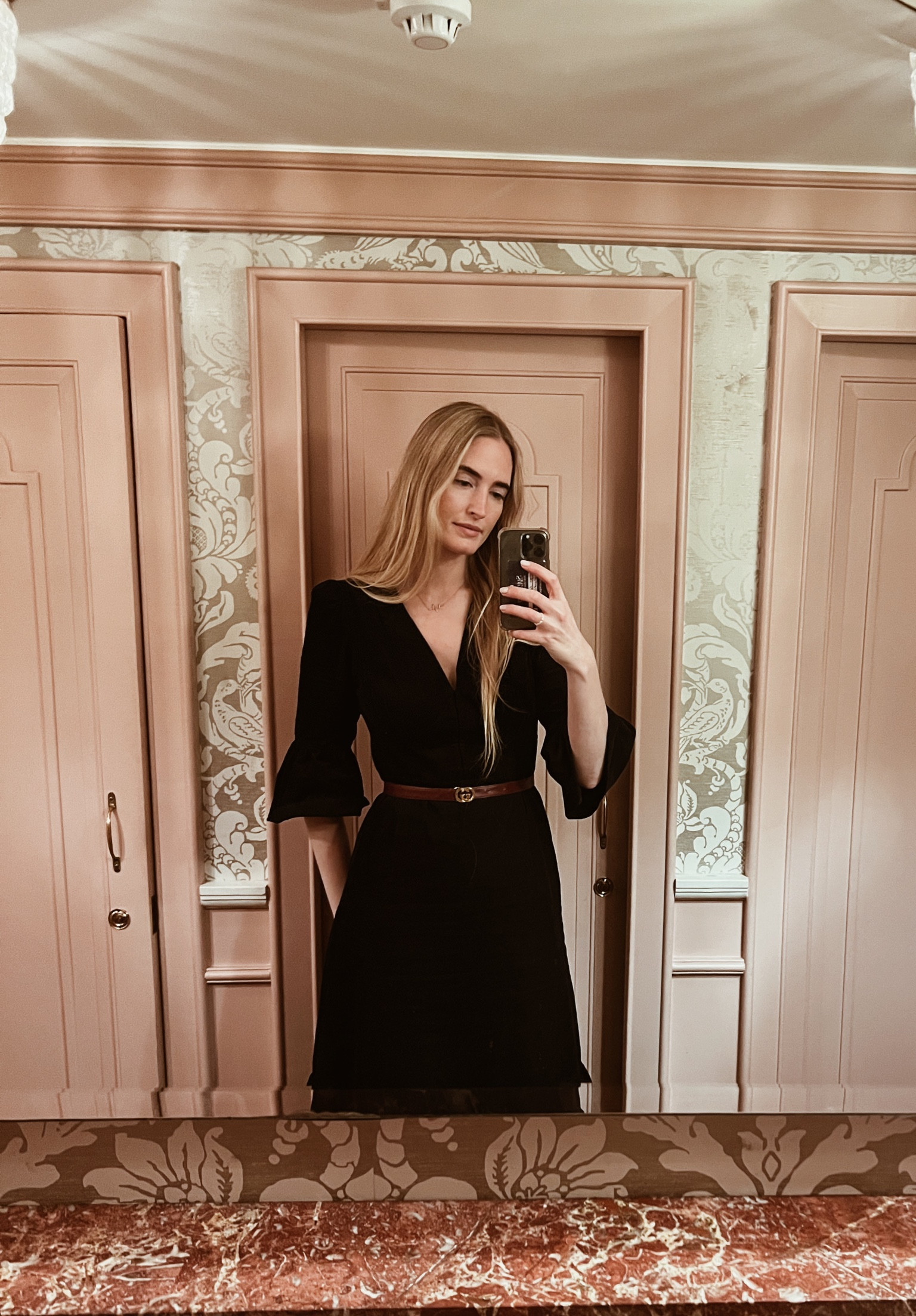 Gorgeous corduroy navy dress from #cefinn #autumndress #autumnlooks 🍁🤍

#LTKSeasonal