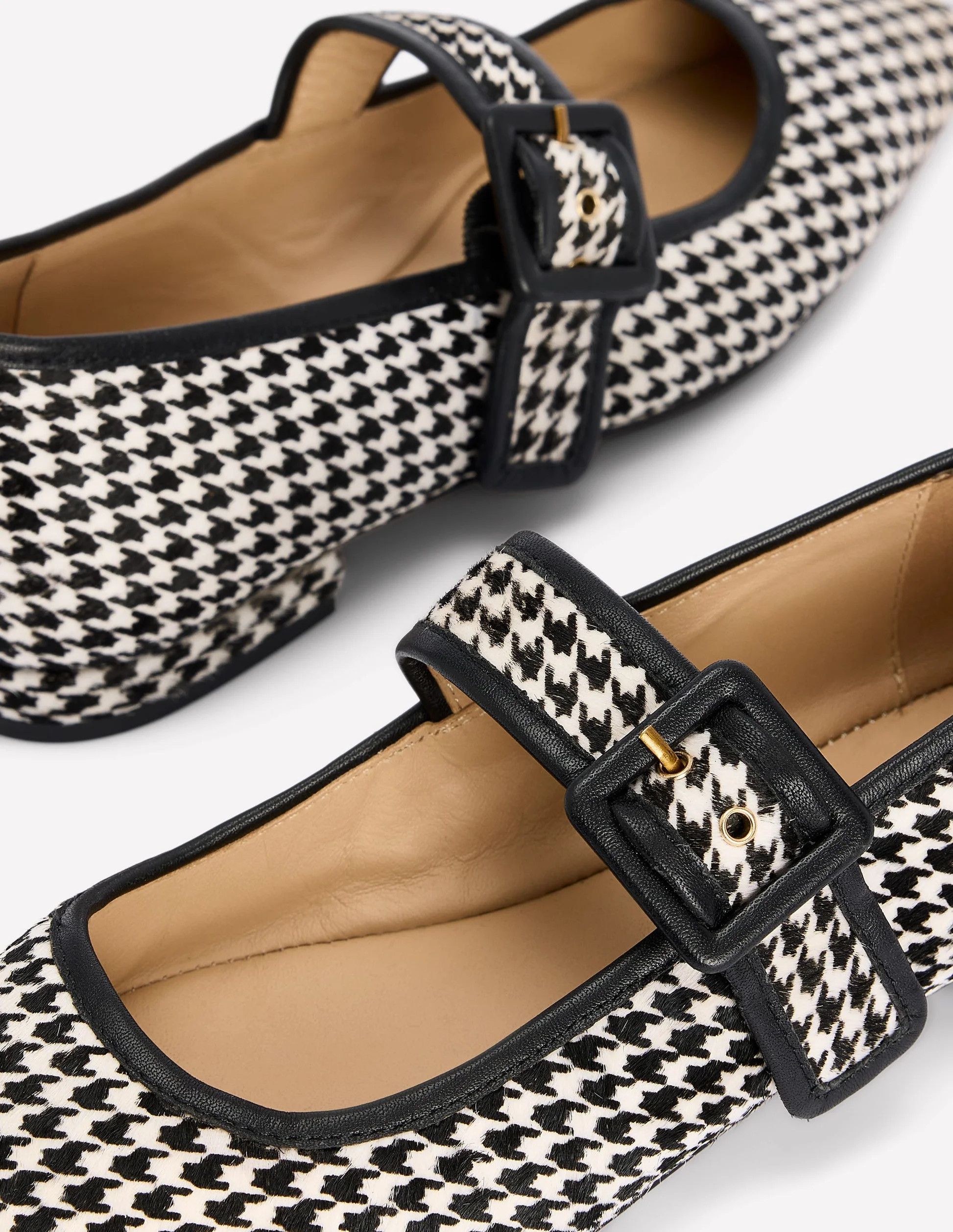 Vic Chisel Toe Mary Janes-White/Black | Boden (US)
