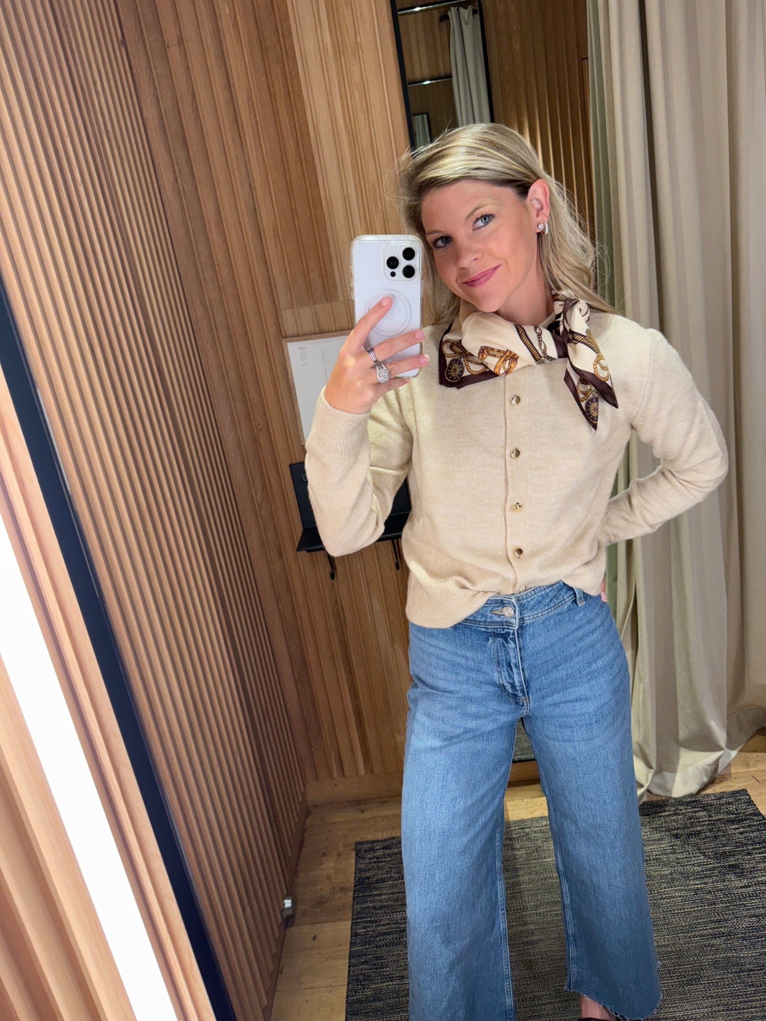 Cream sweater. Neck scarf. Mango. Mango jeans 