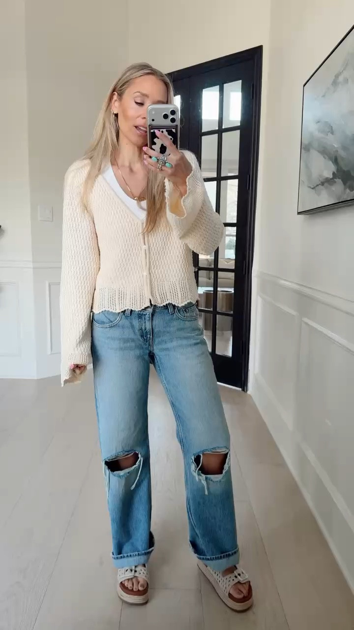 🤍 OOTD featuring the absolute CUTEST top I’ve ever seen. Looks so similar to Anthropologie, but it’s Walmart🙌🏼🤩

Wearing my tts (small // 27)

5’5” // 120lbs



#LTKootd #LTKdayinmylife #LTKgrwm