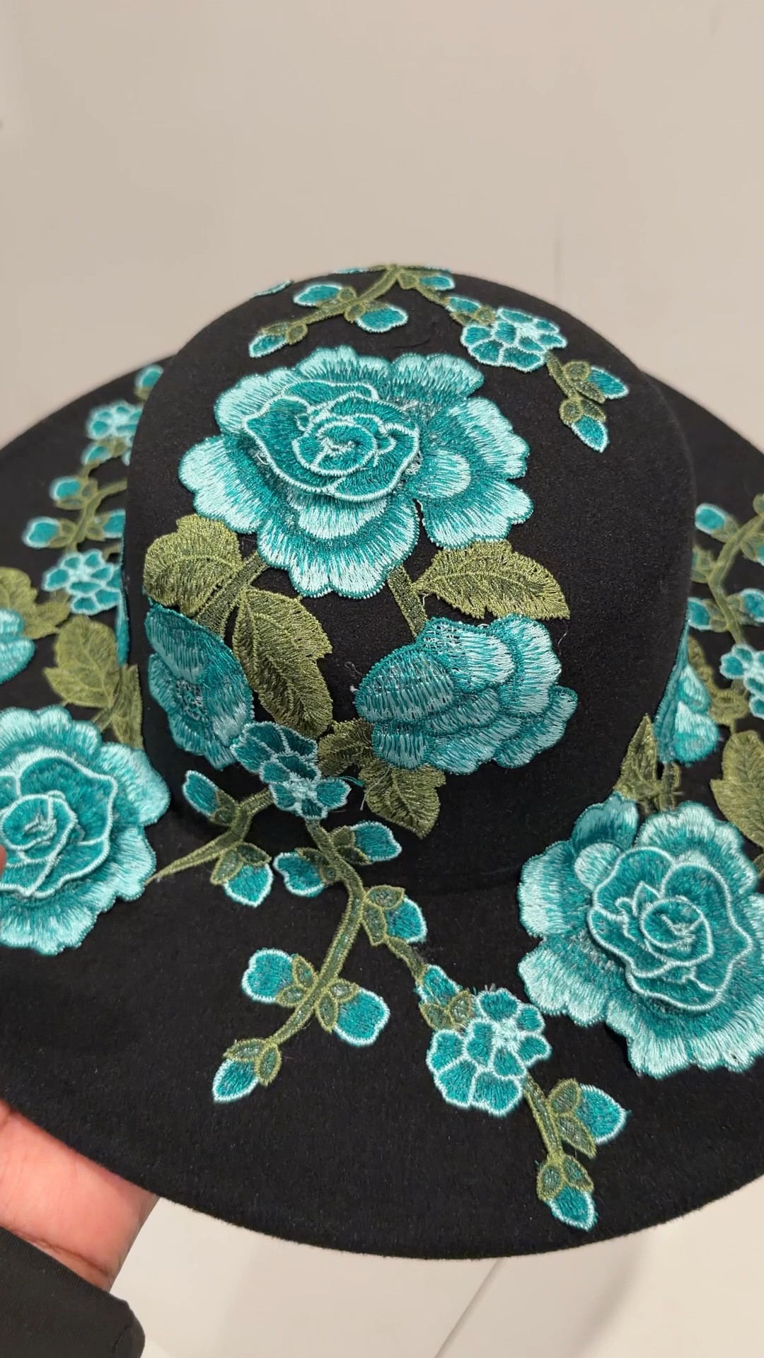 This is a gorgeous hat! It is the in the field appliqué brim hat from Shop Akira. 

#LTKFestival #LTKootd