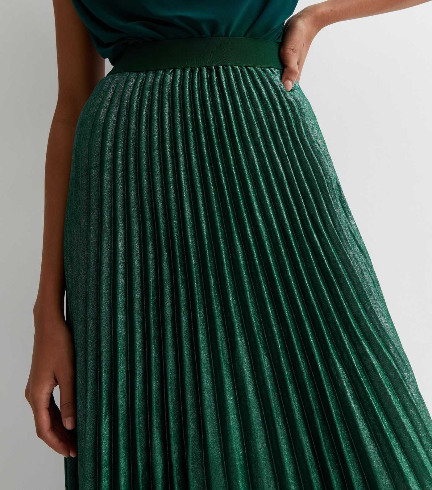 Gini London Green Pleated Midi Skirt
						
						Add to Saved Items
						Remove from Saved Item... | New Look (UK)