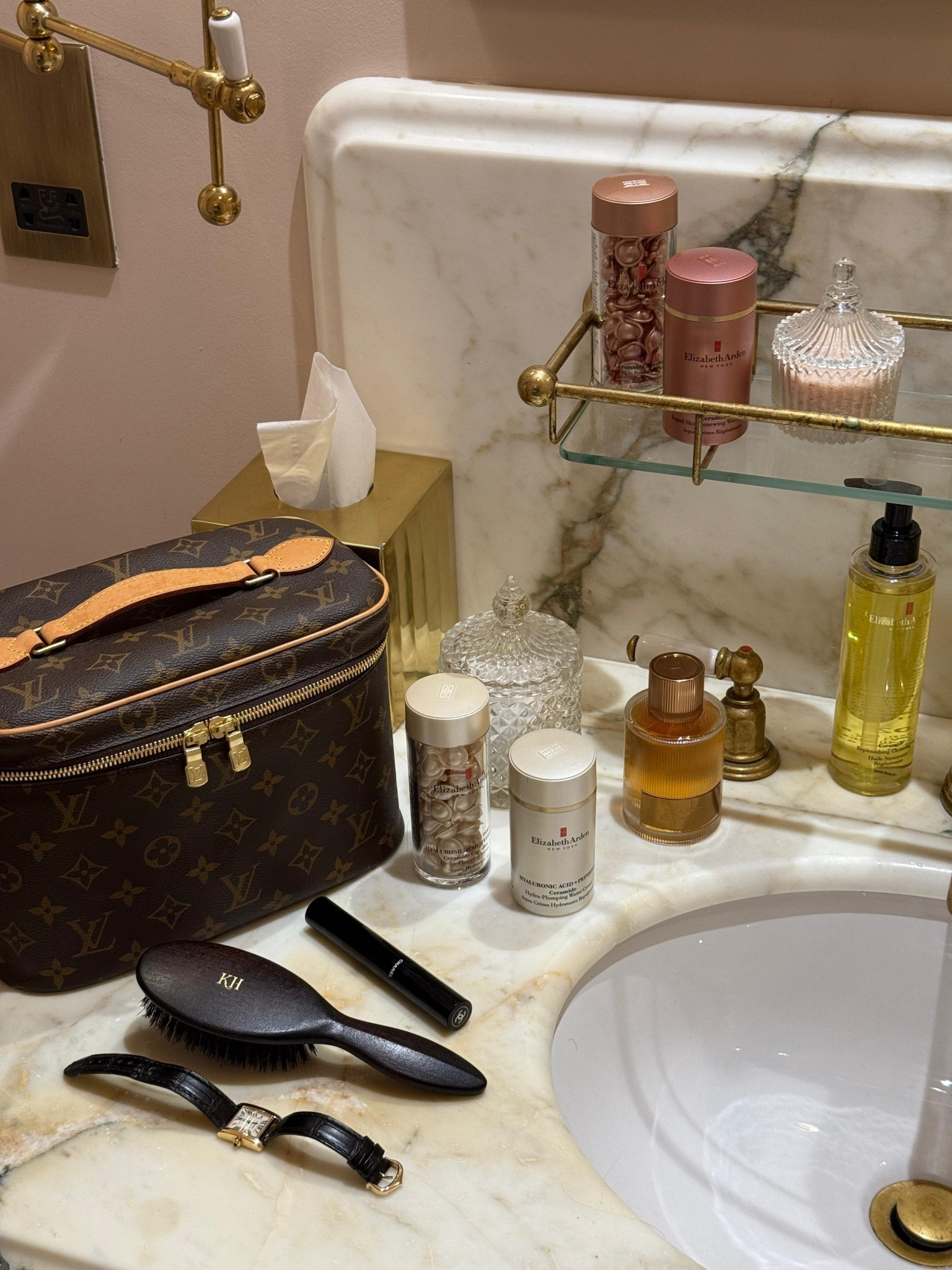 Getaway essentials 🤎 Louis Vuitton cosmetic bag, officine universelle buly hairbrush, Chanel mascara and all my new favorites by Elizabeth Arden

#LTKbeauty #LTKluxury