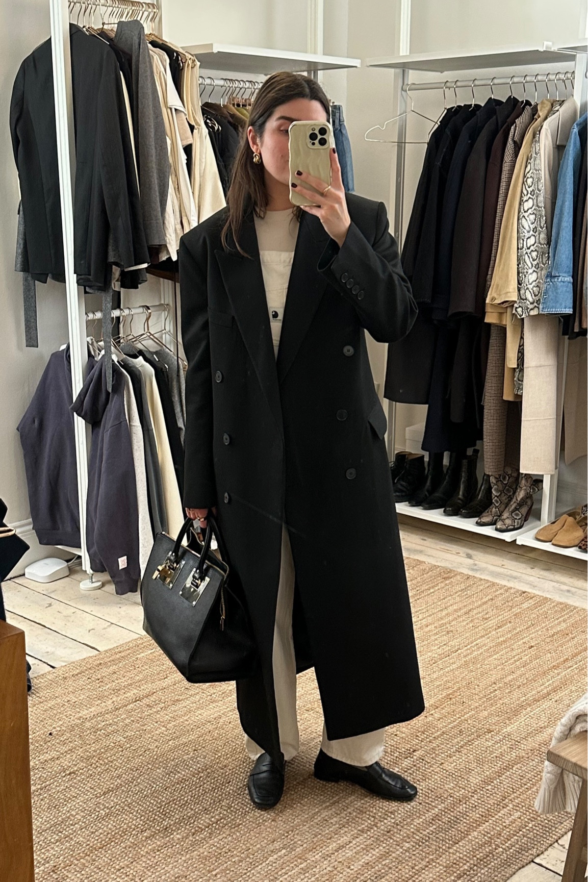 BTS of a styling session with @allisonbornstein6, featuring a very special guest who didn’t want to go to bed. ❤️