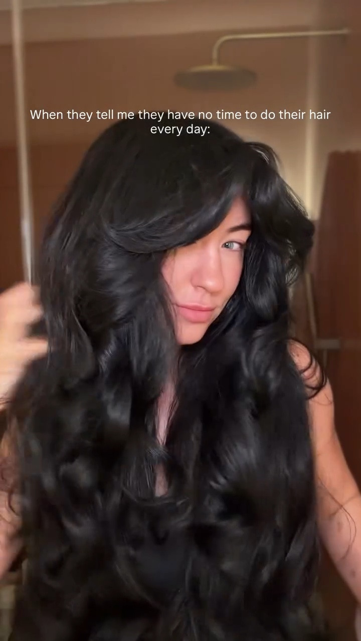 Listen the only way I look halfway decent as a mom who works from home with no nanny is all in the hacks. I do this @overnightblowout method for about 4 nights in a row until it’s time for my @burburcare Growing Season oil slick back. Saves me an insane amount of time! 

Brush is @burburcare always 
Blowout is @overnightblowout 

#momhacks #momhair #hairhacks