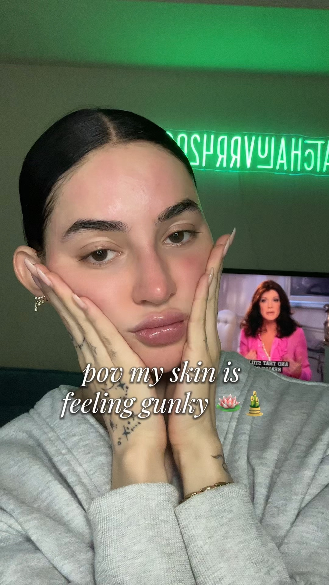 the suspicion is where is this acne coming frooommm 🦉🦉

#LTKWatchNow #LTKU #LTKBeauty