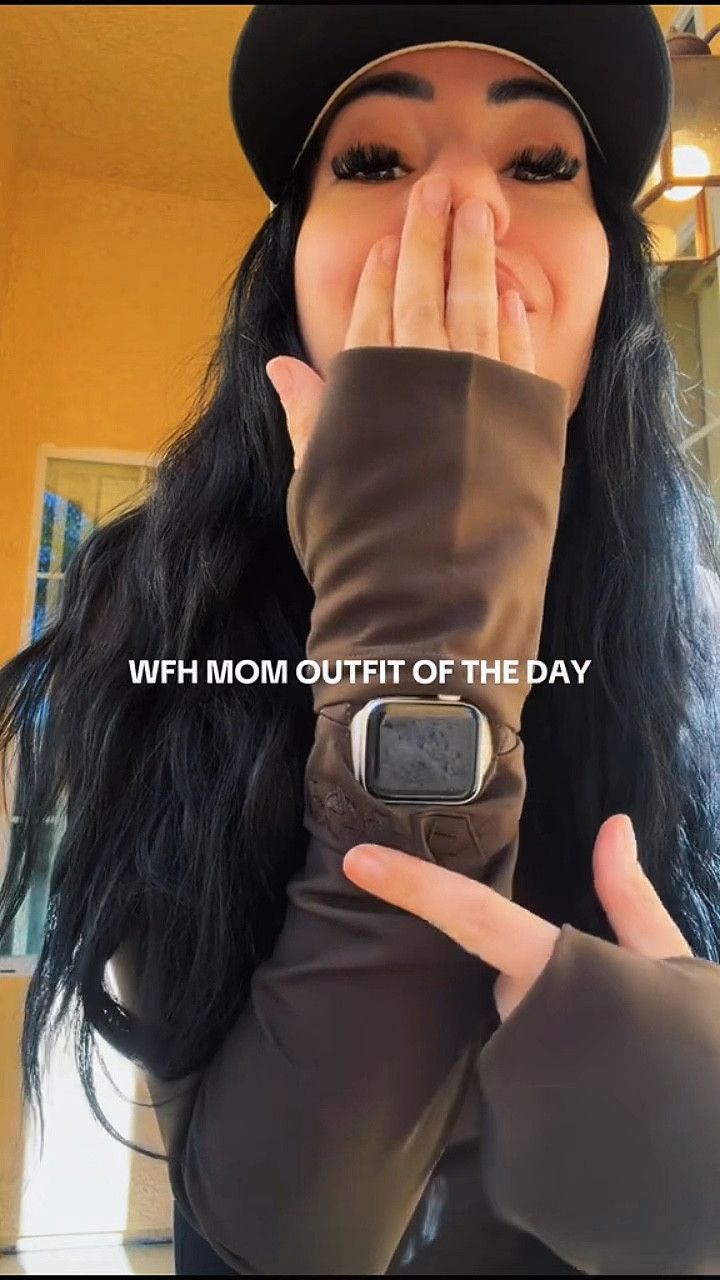 An activewear jacket with WRIST HOLES for your smart watch ⌚️ and thumb holes that convert into mittens!!! Sooo comfy and flattering for the everyday on the go momma. And perfect layering piece for fall and winter wear   #activewear #fallfashion 

#LTKGiftGuide #LTKActive #LTKSeasonal