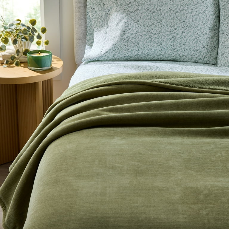 Better Homes &  Gardens Wexford Super Soft Luxury Chenille Blanket , King Size, Dark Cilantro | Walmart (US)