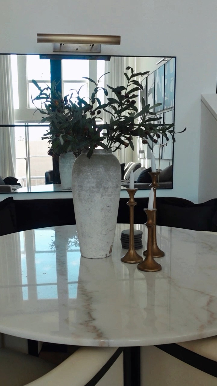 Modern Dining Table Styling

#LTKFind #LTKhome #LTKstyletip