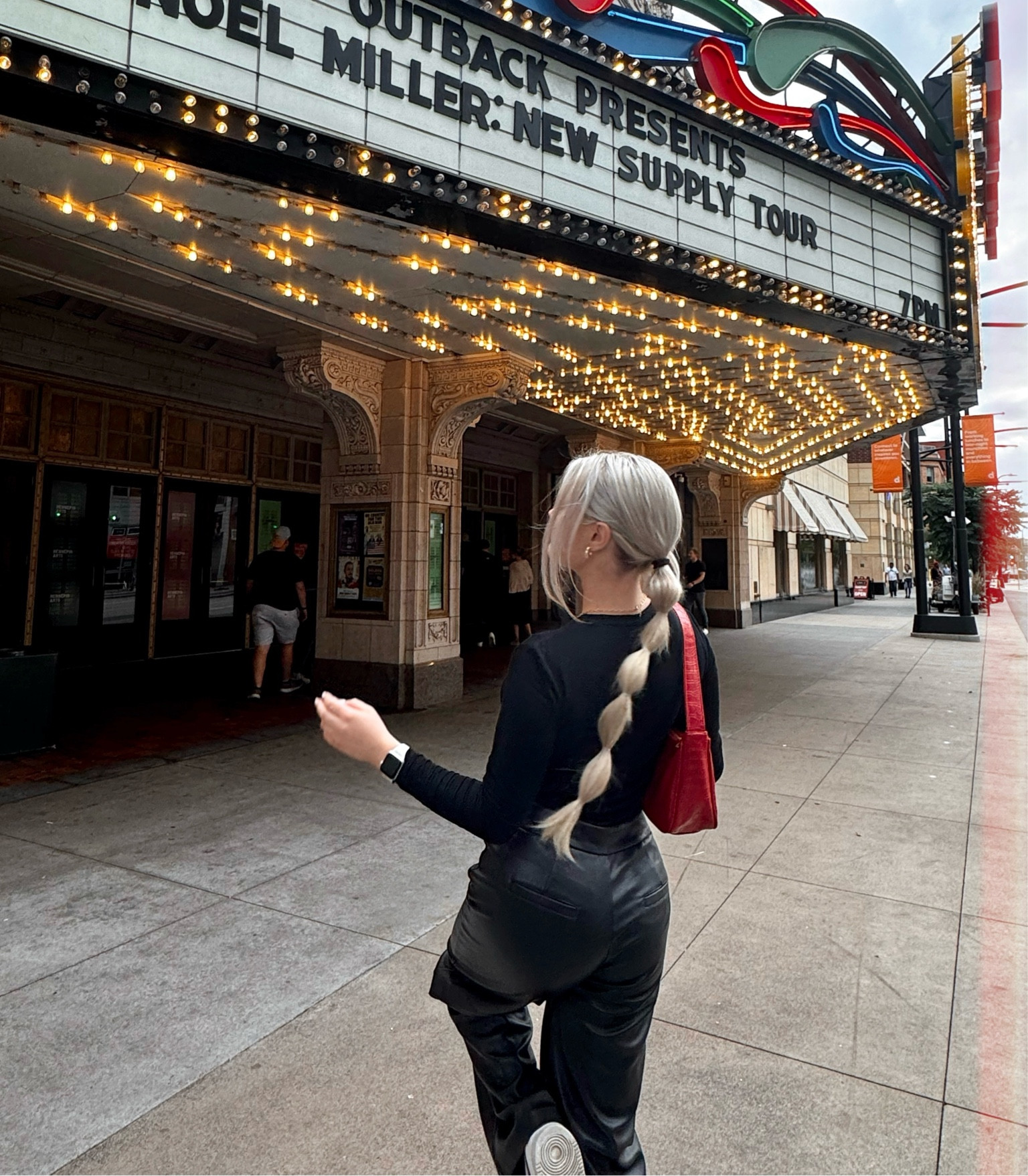 Night out 🪩🍿🥂🖤

#movie #theater #broadway #comedyshow #movienight #date #fall #blackoutfit 

#LTKStyleTip #LTKItBag #LTKSeasonal