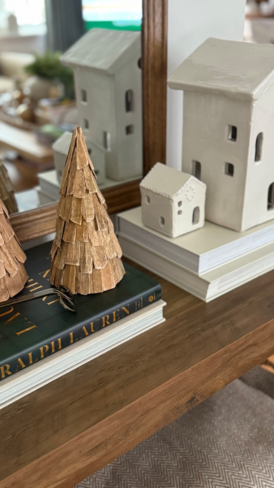 Holiday moment 
Console table
Seasonal decor 
Pottery Barn
Amazon 

#LTKHome #LTKGiftGuide #LTKHoliday