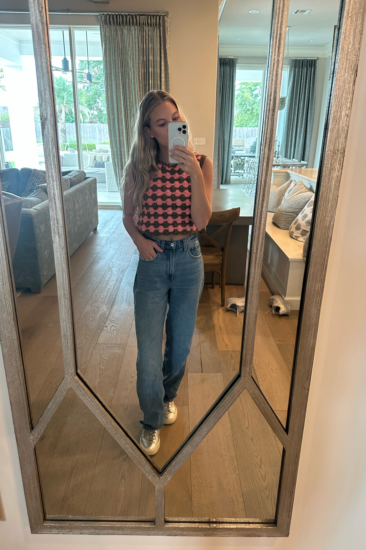 Staple Jean and sneaker 🤩
Loose Jean/ baggy Jean/ sneaker/ silver sneaker/ cropped sweater/ crochet sweater/ sleeveless sweater/ 

#LTKshoecrush #LTKSeasonal #LTKstyletip