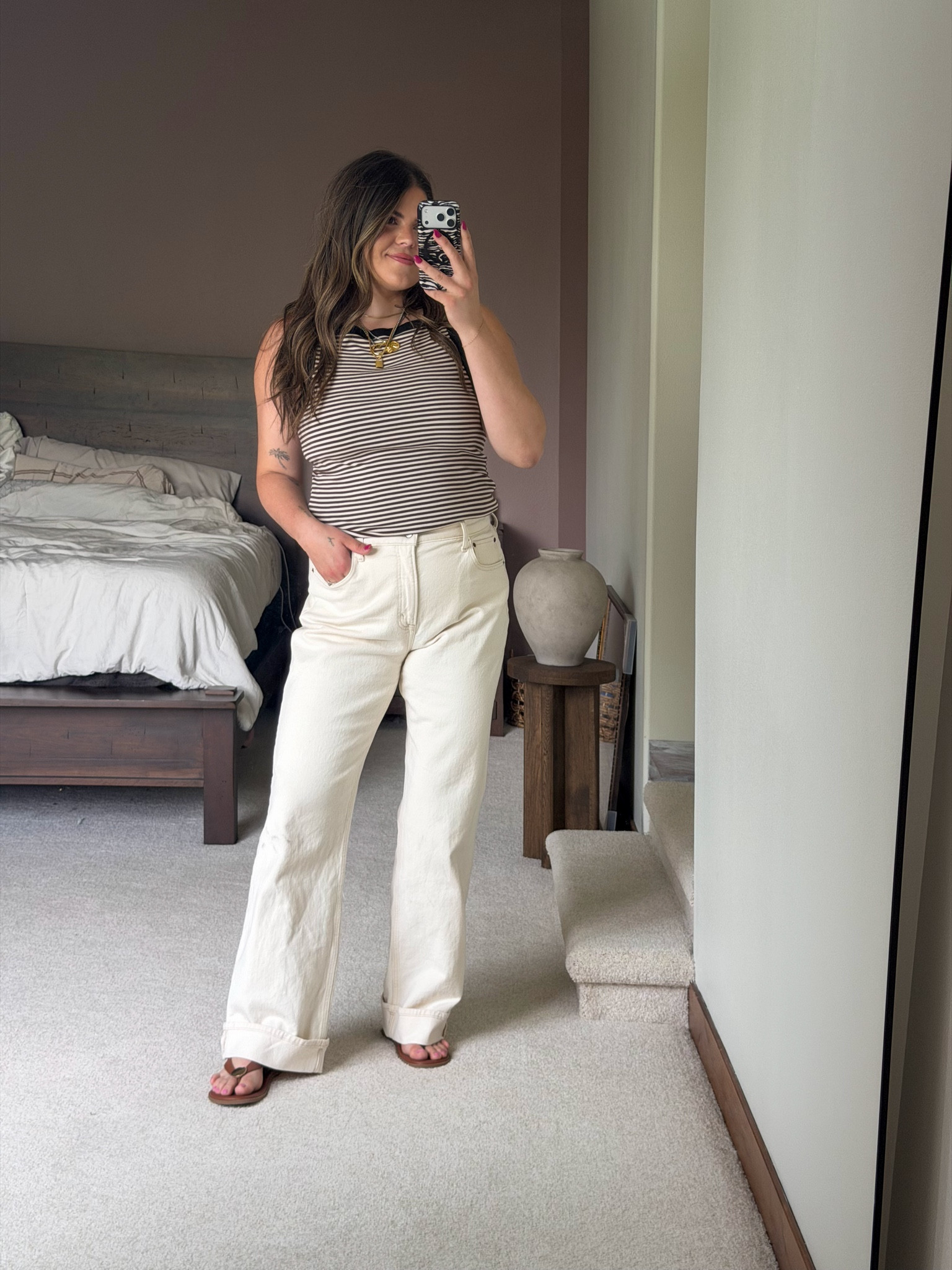 Casual outfit with jeans#thicktummyapproved 

@oldnavy has THE BEST tank tops - size large
Ecru cuffed wide leg jeans from @abercrombie size 32

Date night, work, brunch, midsize, size 12, size 14, mom style, curvy outfit