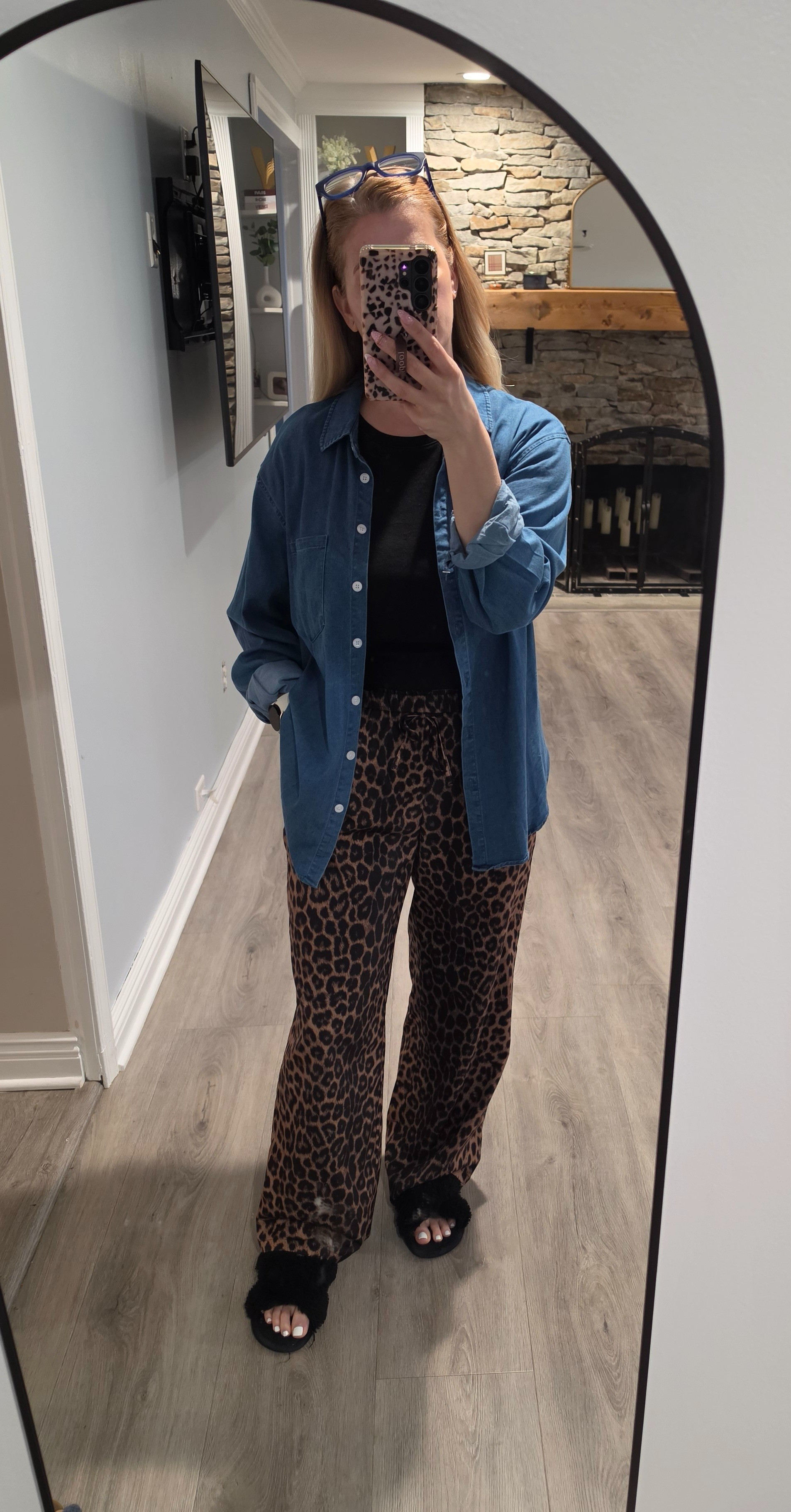 Mom fit for today - sized up to medium in everything for oversized fit! 

#LTKdayinmylife #LTKgrwm #LTKootd