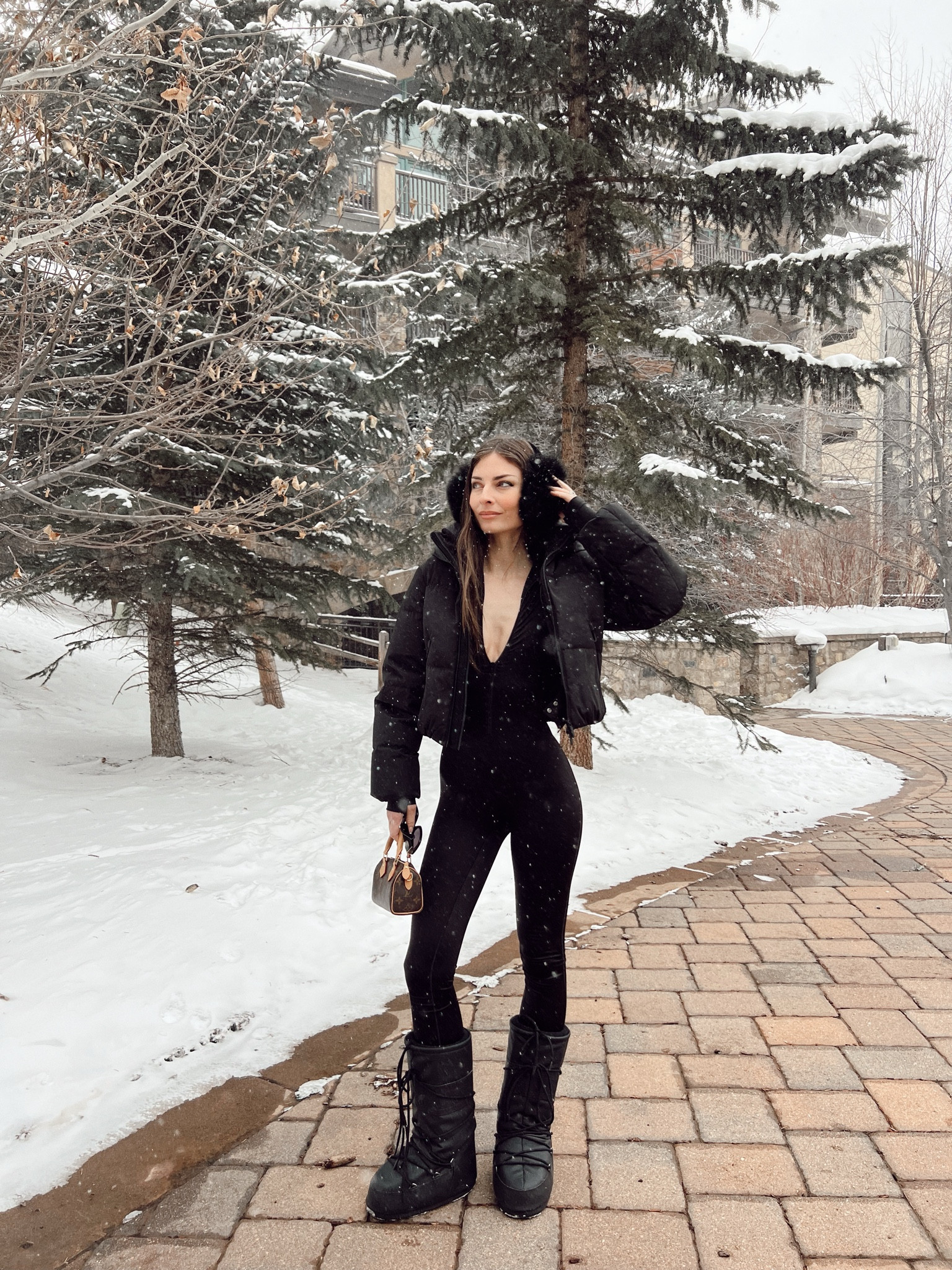 My jacket is the zara ski cropped puffer 
Affiliate links 