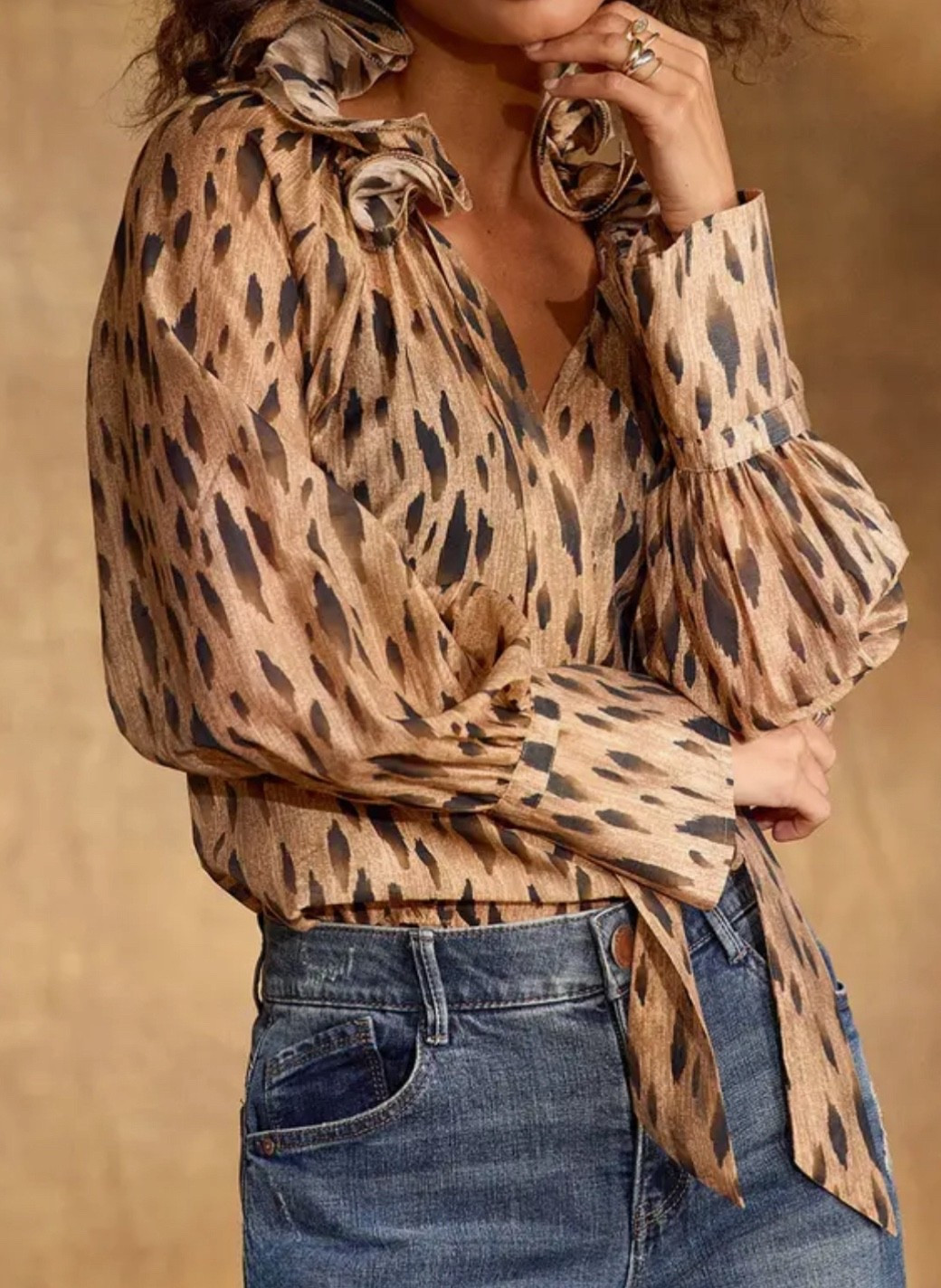 Animal print top
Jeans


#LTKFindsUnder100