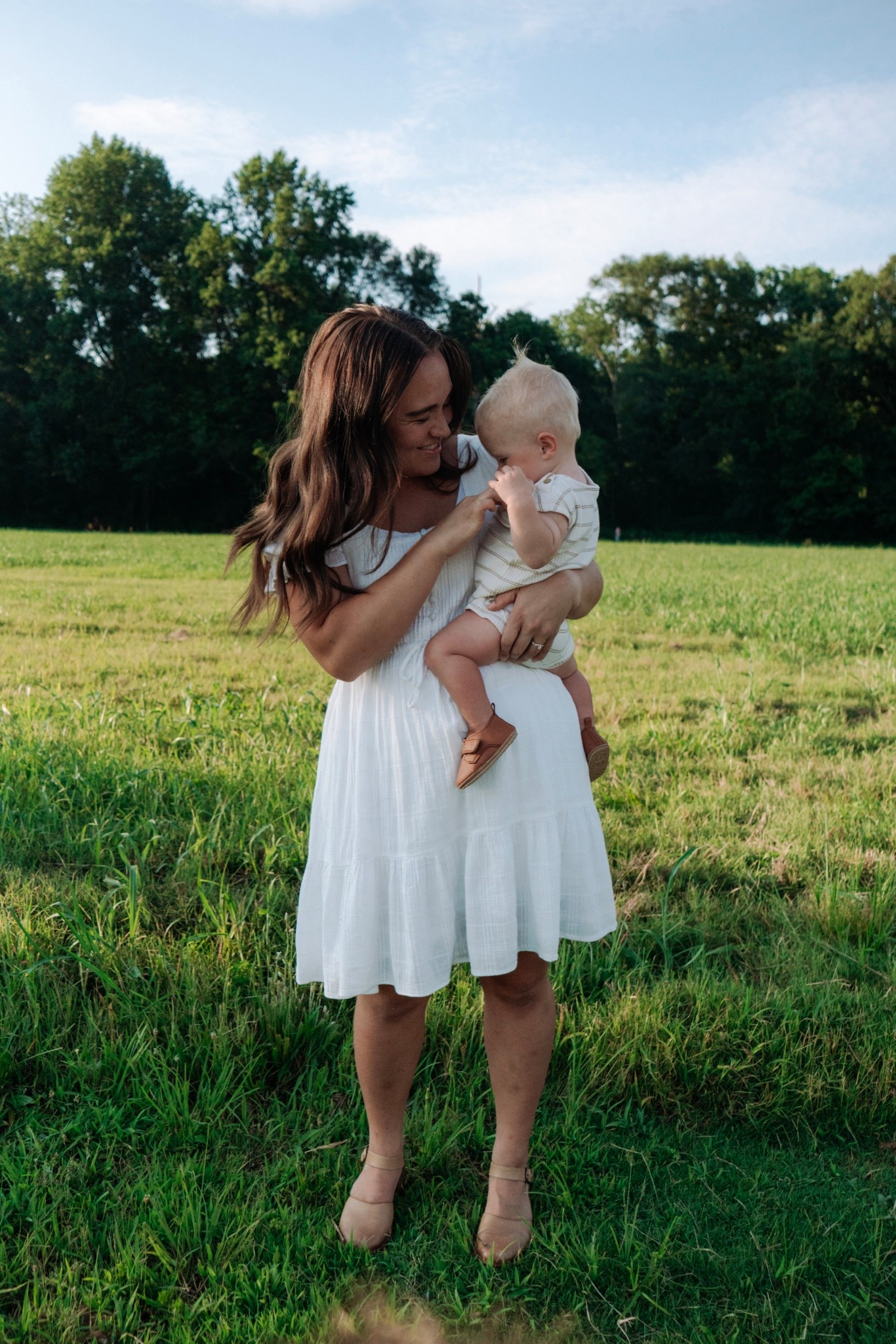 Family pictures neutral summer

#LTKShoeCrush #LTKFamily #LTKFindsUnder100
