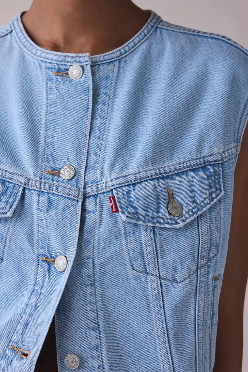 Levi’s® '90s Shrunken Collarless Denim Vest | Urban Outfitters (US and RoW)