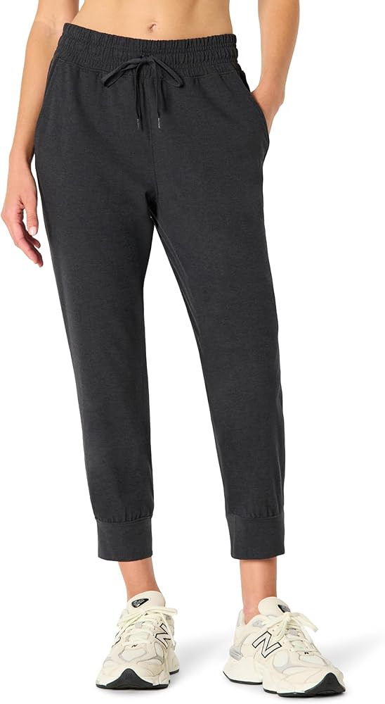 Amazon Essentials Women's Athletic Soft Performance Lightweight Cropped Capri Workout Jogger Swea... | Amazon (US)