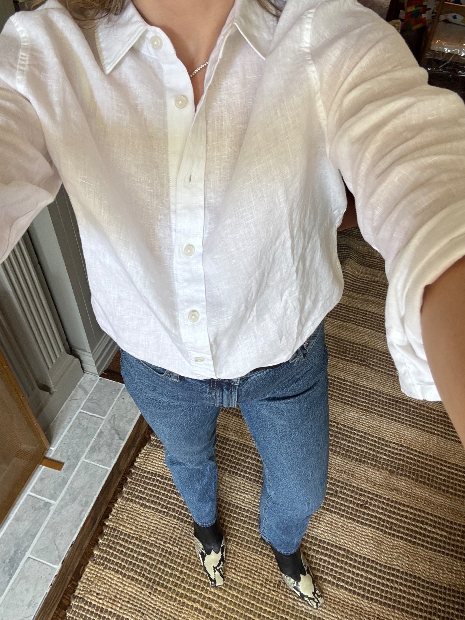 Such a great linen button down from @Quince. Comes in a ton of colors and the price is just right. I'm wearing a size M. #quincepartner 