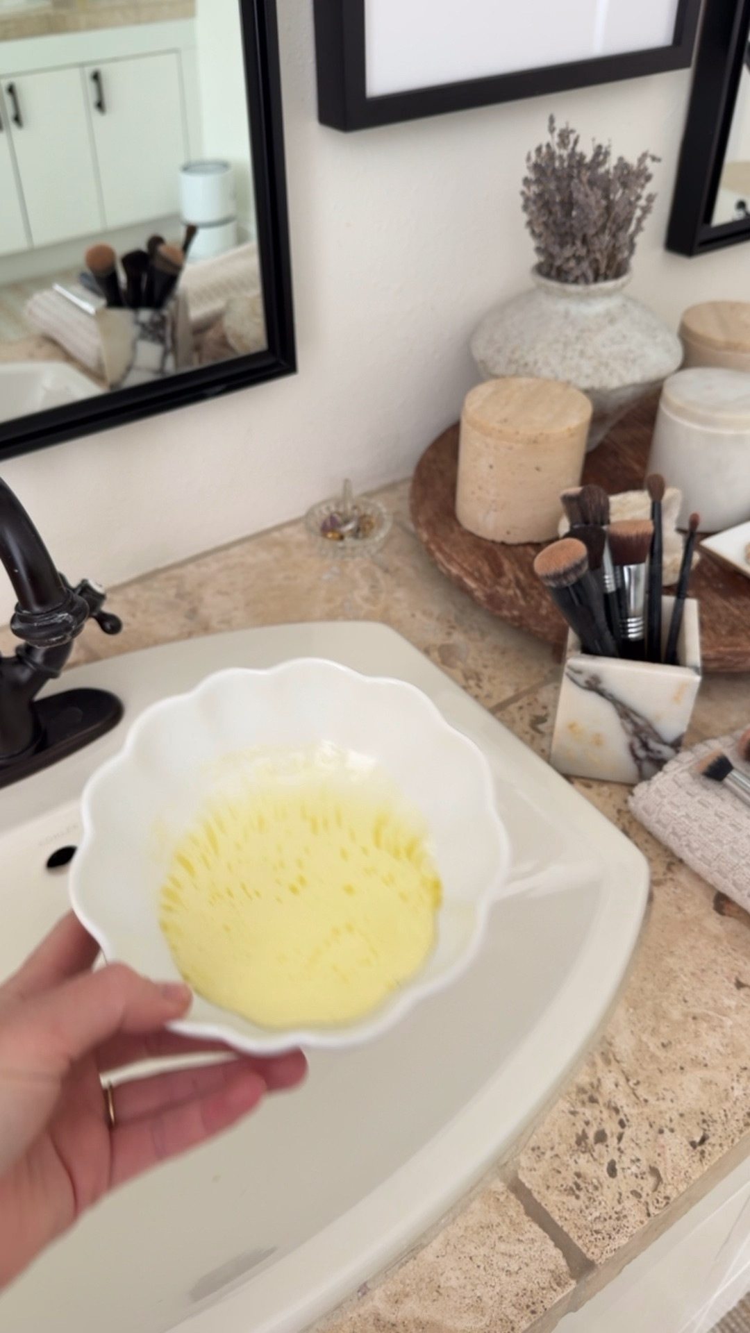 DIY non-toxic cleaner for your makeup brushes and sponge 🧴👏🏻
4 tablespoons non-toxic soap (clean)
2 tablespoons olive oil (moisturize)

Beauty
Skin
Skincare 

#LTKselfcare #LTKBeauty