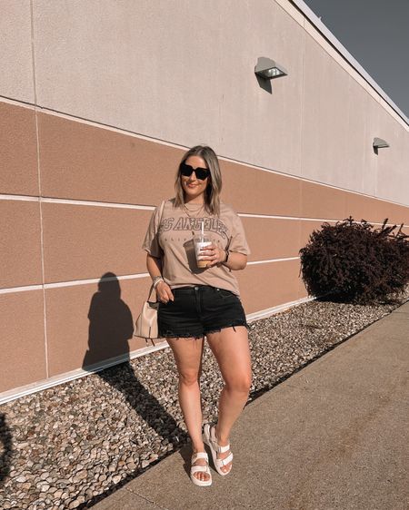 My fave comfy denim shorts are on sale! They’re so good I have them in 3 colors! TTS, wearing L

Spring outfits, midsize fashionn

#LTKsalealert #LTKmidsize #LTKstyletip